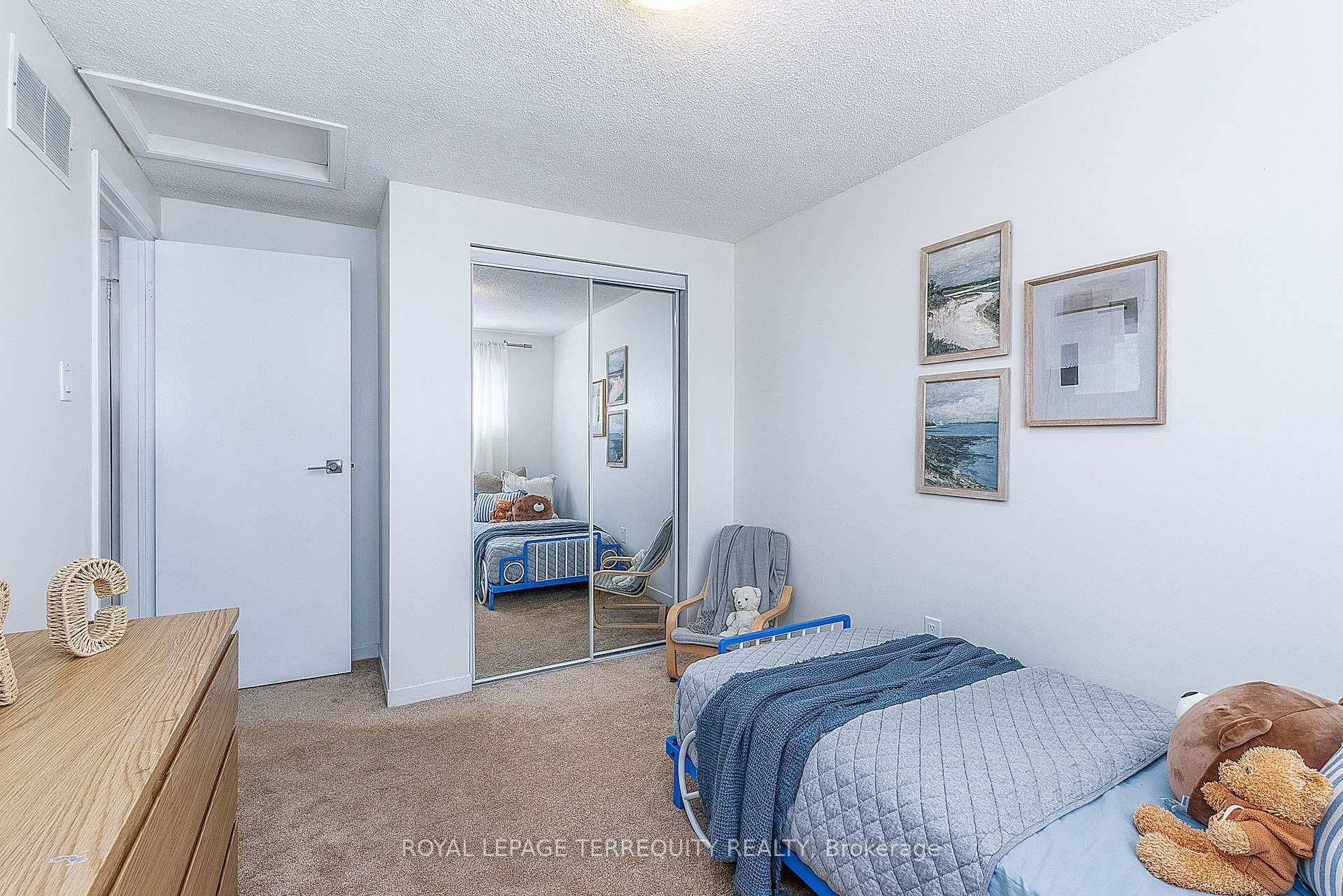 Photo 18 of 19 Brocklesby Crescent, Ajax, Central West — HOMEH