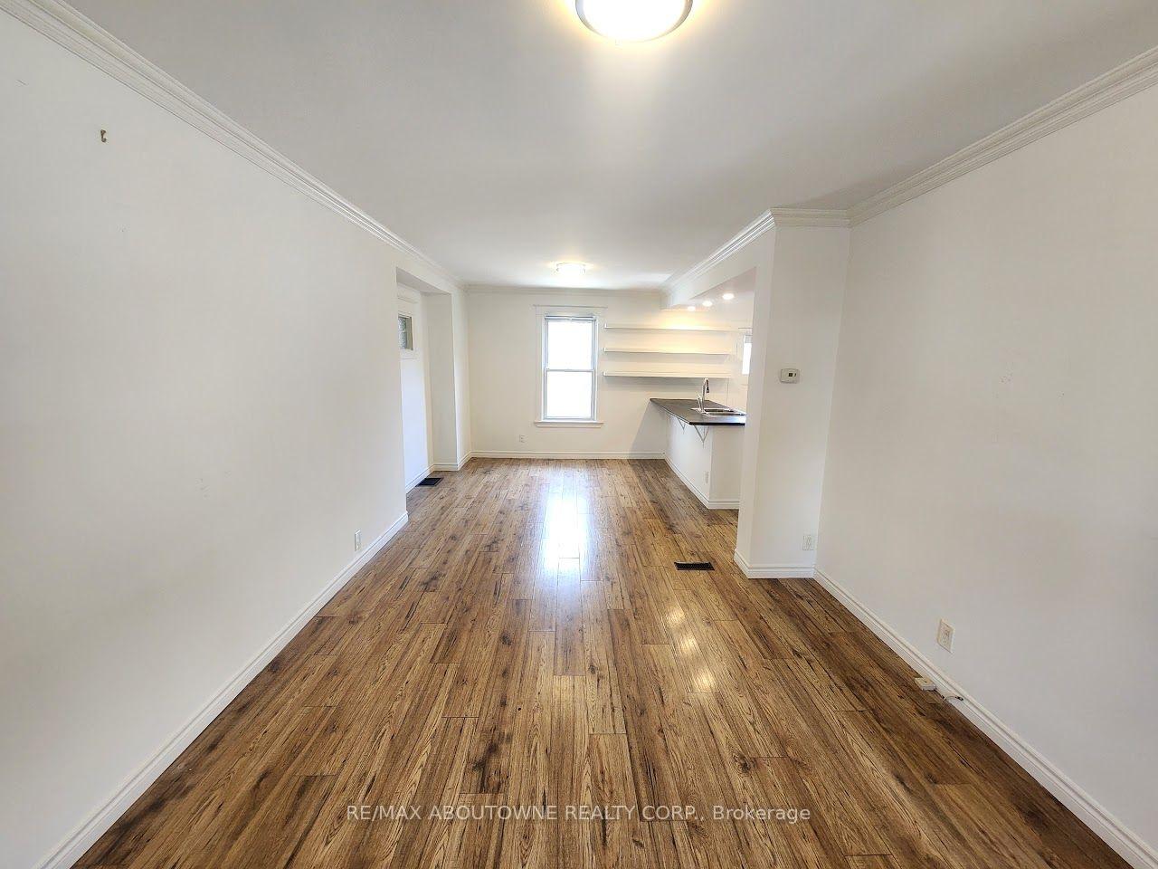 Photo 3 of 205 Kensington Avenue S, Hamilton, Delta — HOMEH