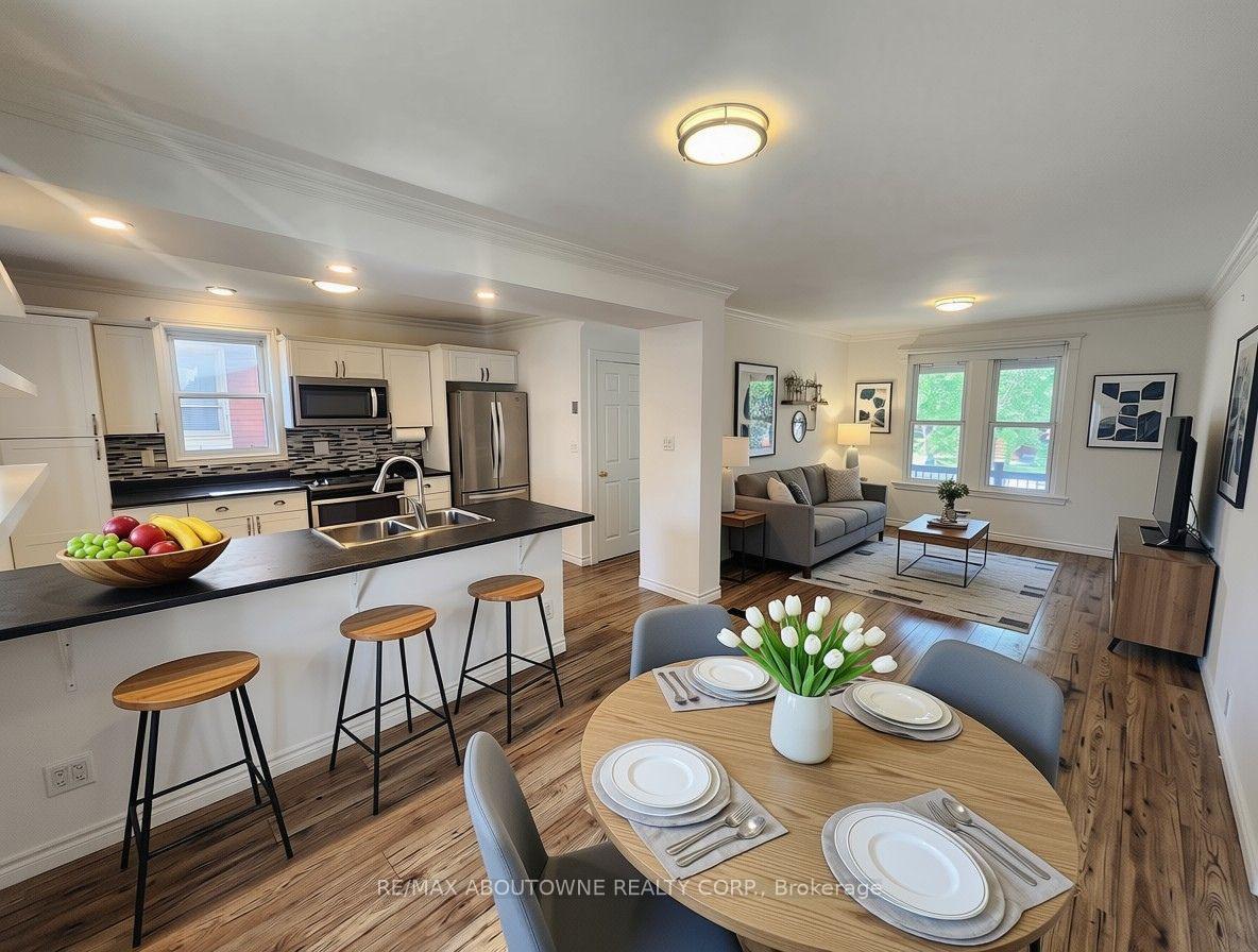 Photo 4 of 205 Kensington Avenue S, Hamilton, Delta — HOMEH