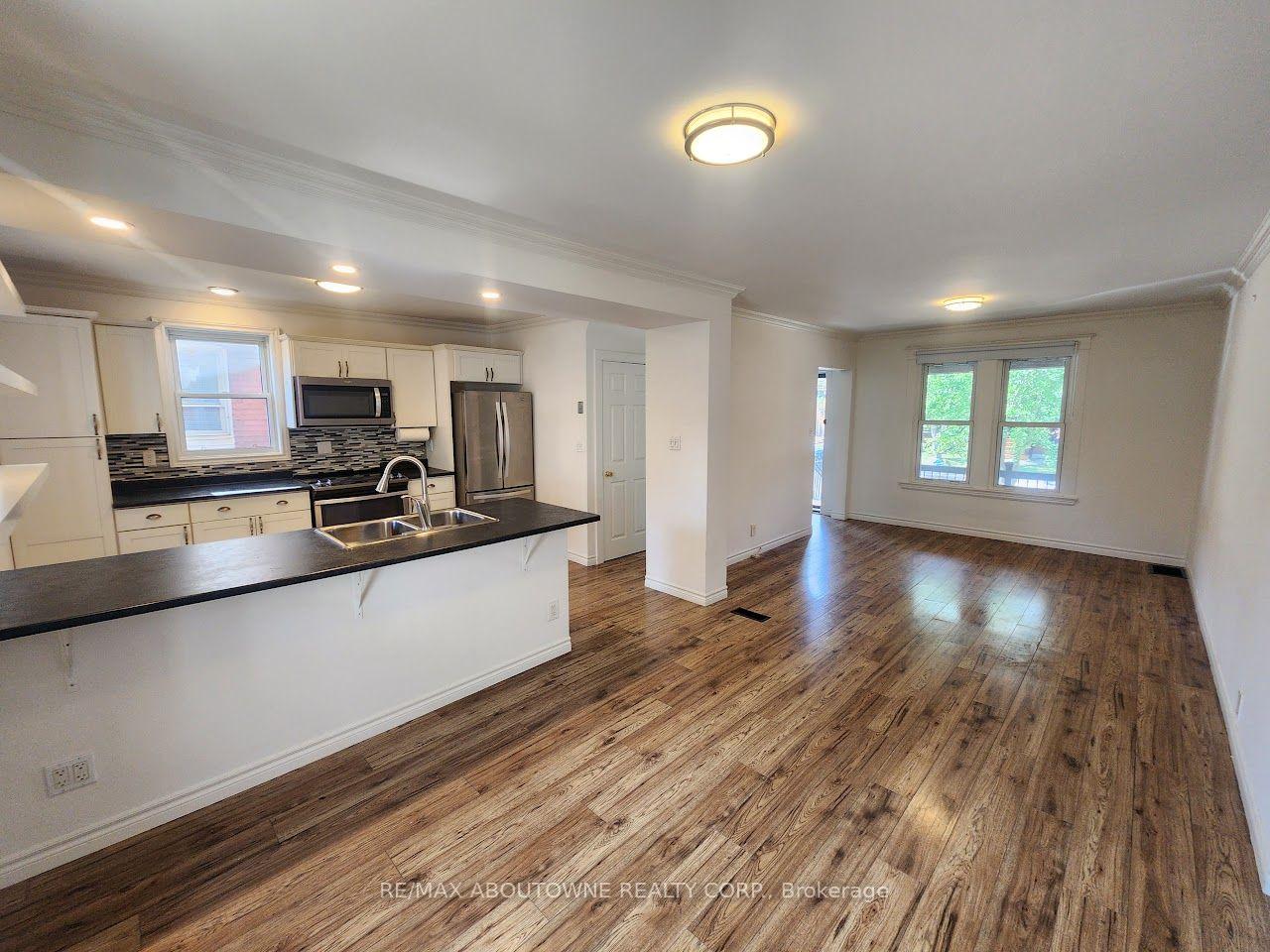 Photo 5 of 205 Kensington Avenue S, Hamilton, Delta — HOMEH