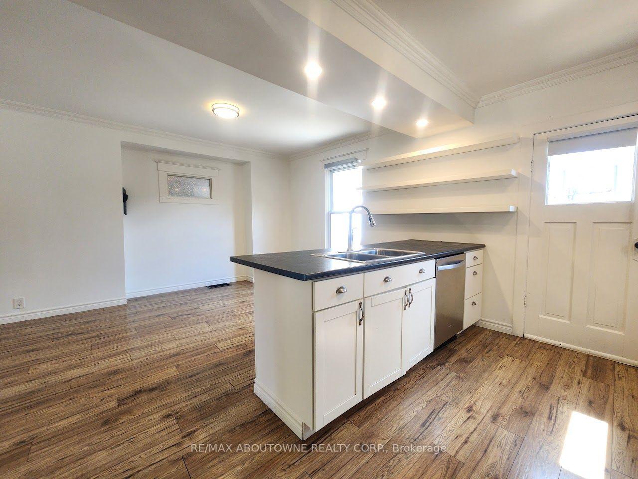 Photo 6 of 205 Kensington Avenue S, Hamilton, Delta — HOMEH