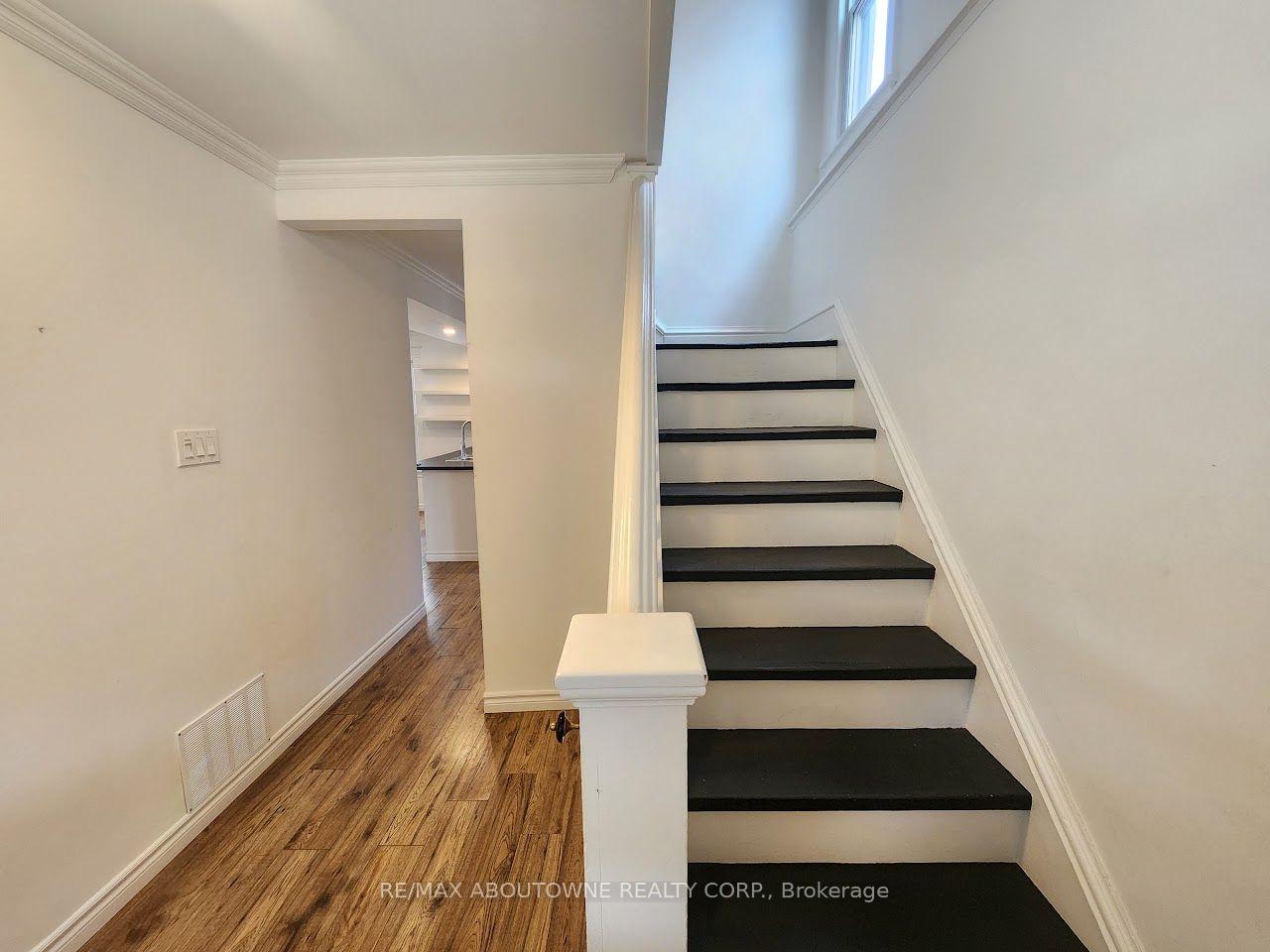 Photo 7 of 205 Kensington Avenue S, Hamilton, Delta — HOMEH