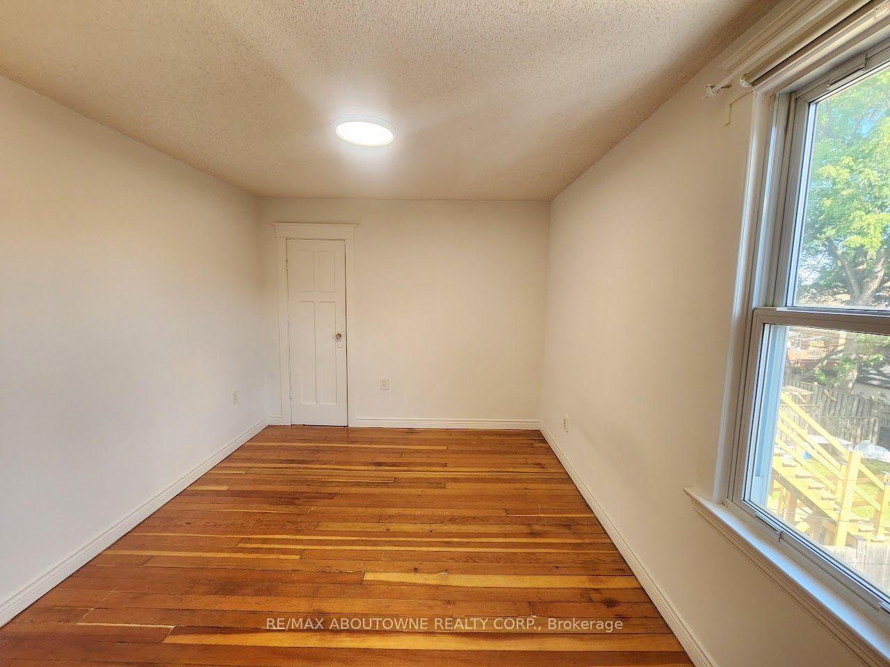 Photo 8 of 205 Kensington Avenue S, Hamilton, Delta — HOMEH