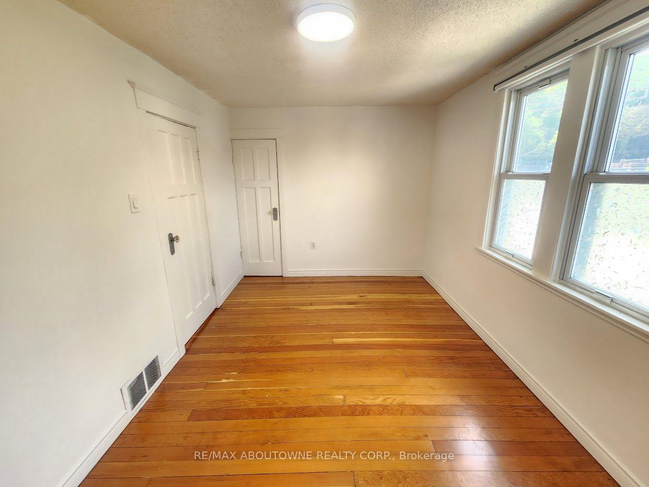 Photo 9 of 205 Kensington Avenue S, Hamilton, Delta — HOMEH