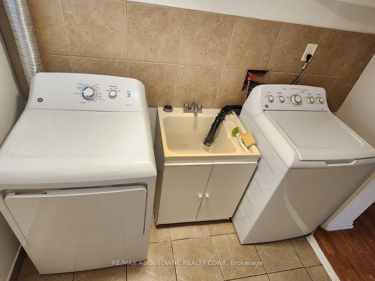 Photo 13 of 205 Kensington Avenue S, Hamilton, Delta — HOMEH
