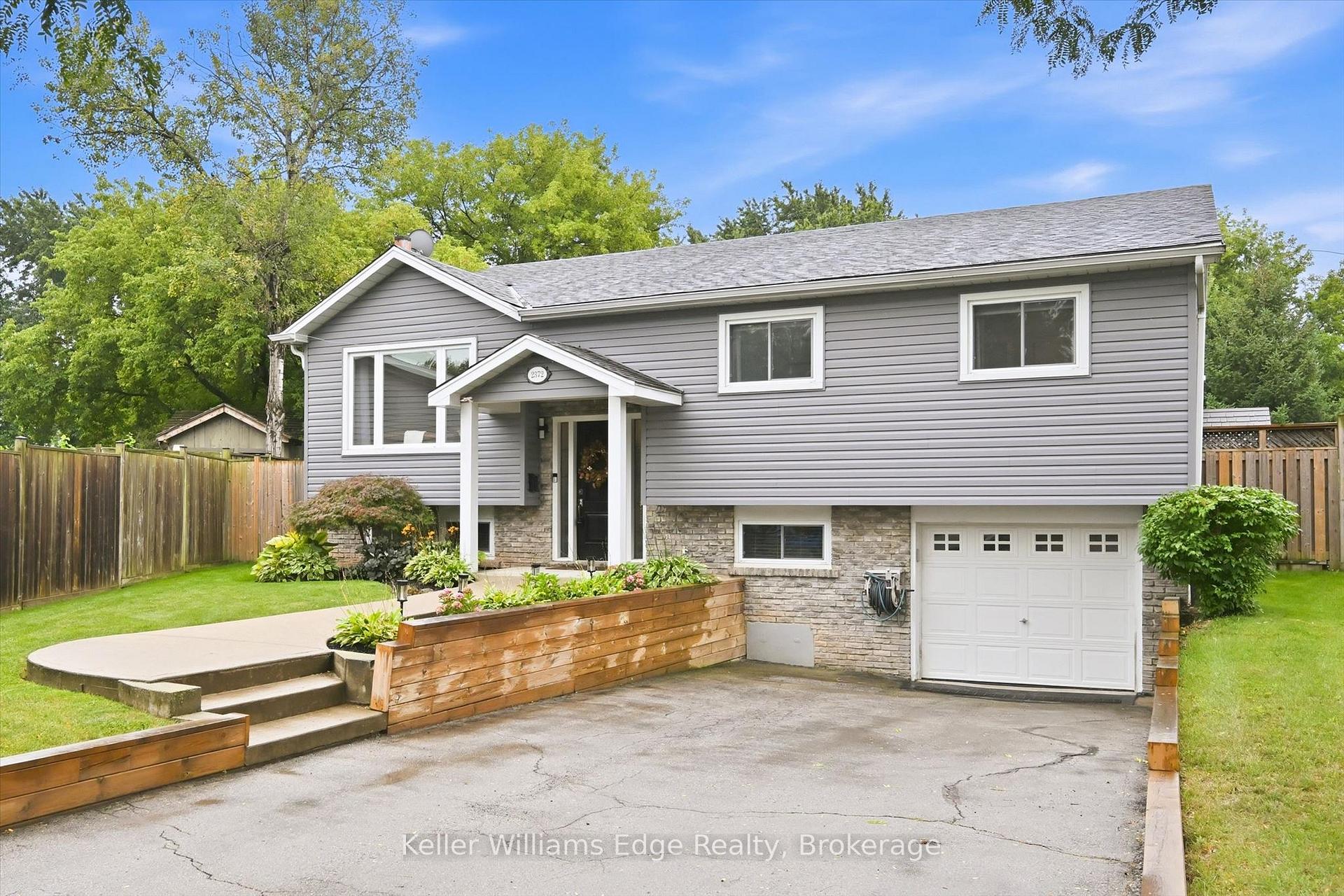 Photo 2 of 2372 Cayuga Court, Burlington, Brant Hills — HOMEH