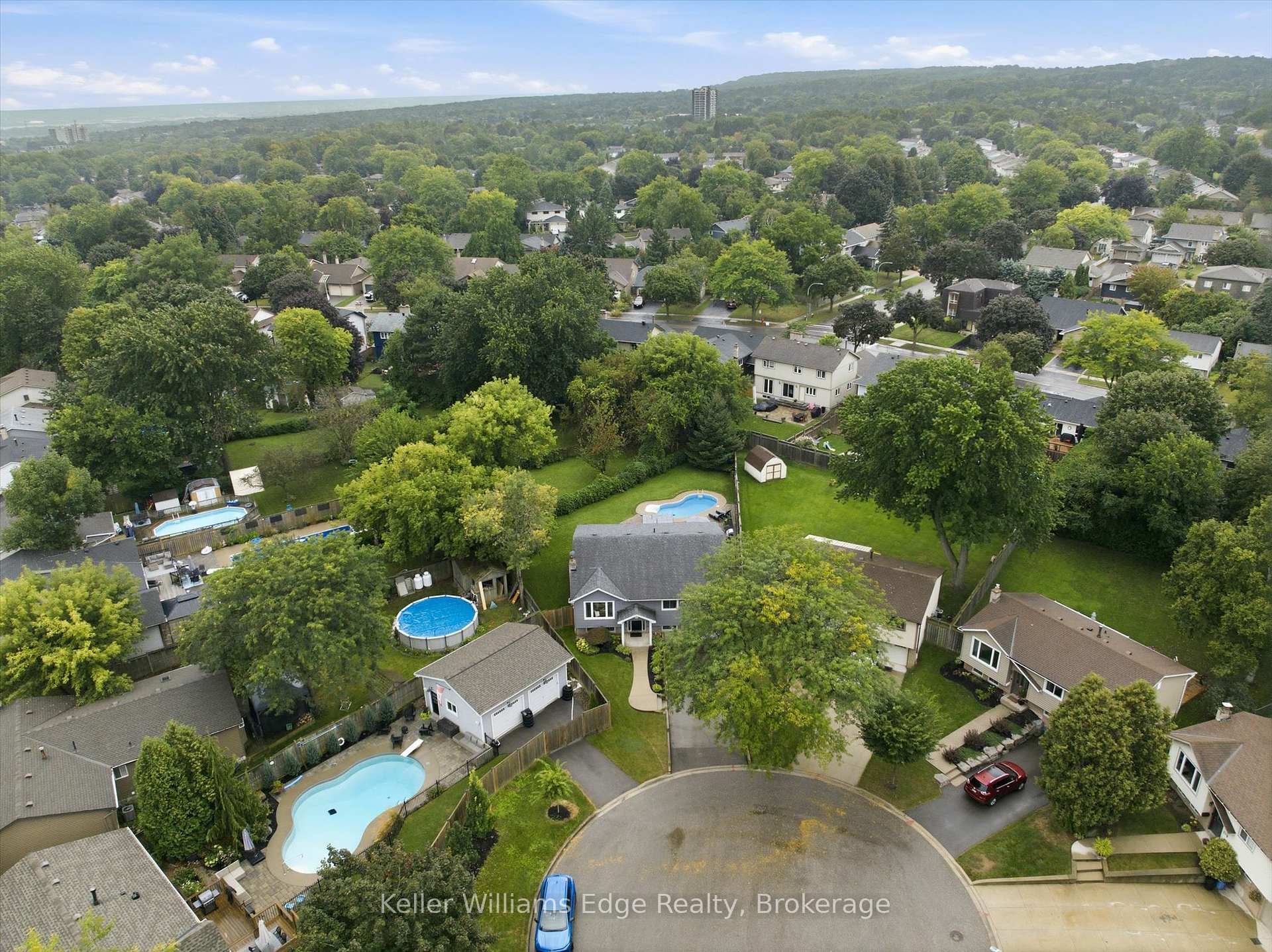 Photo 3 of 2372 Cayuga Court, Burlington, Brant Hills — HOMEH