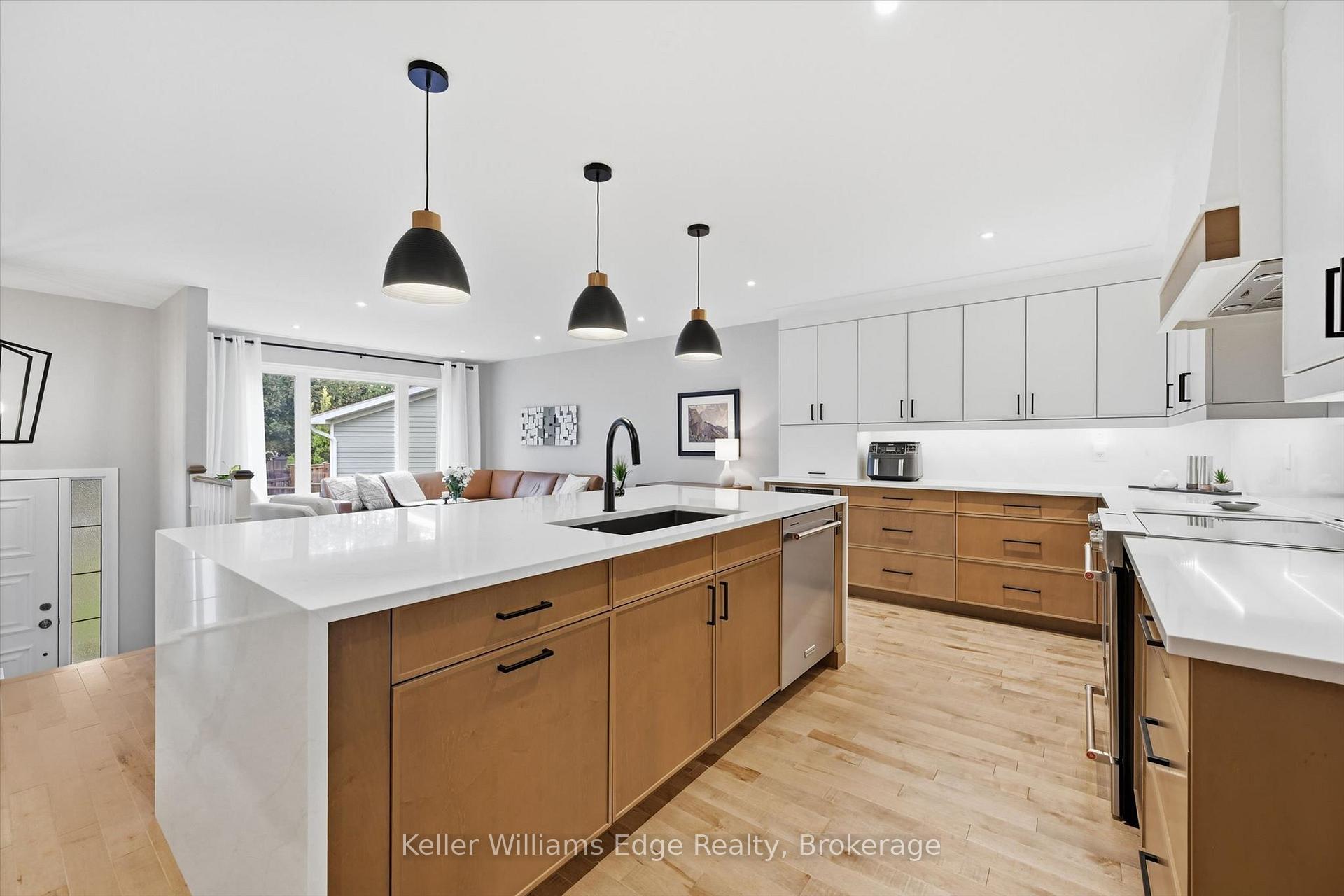 Photo 15 of 2372 Cayuga Court, Burlington, Brant Hills — HOMEH
