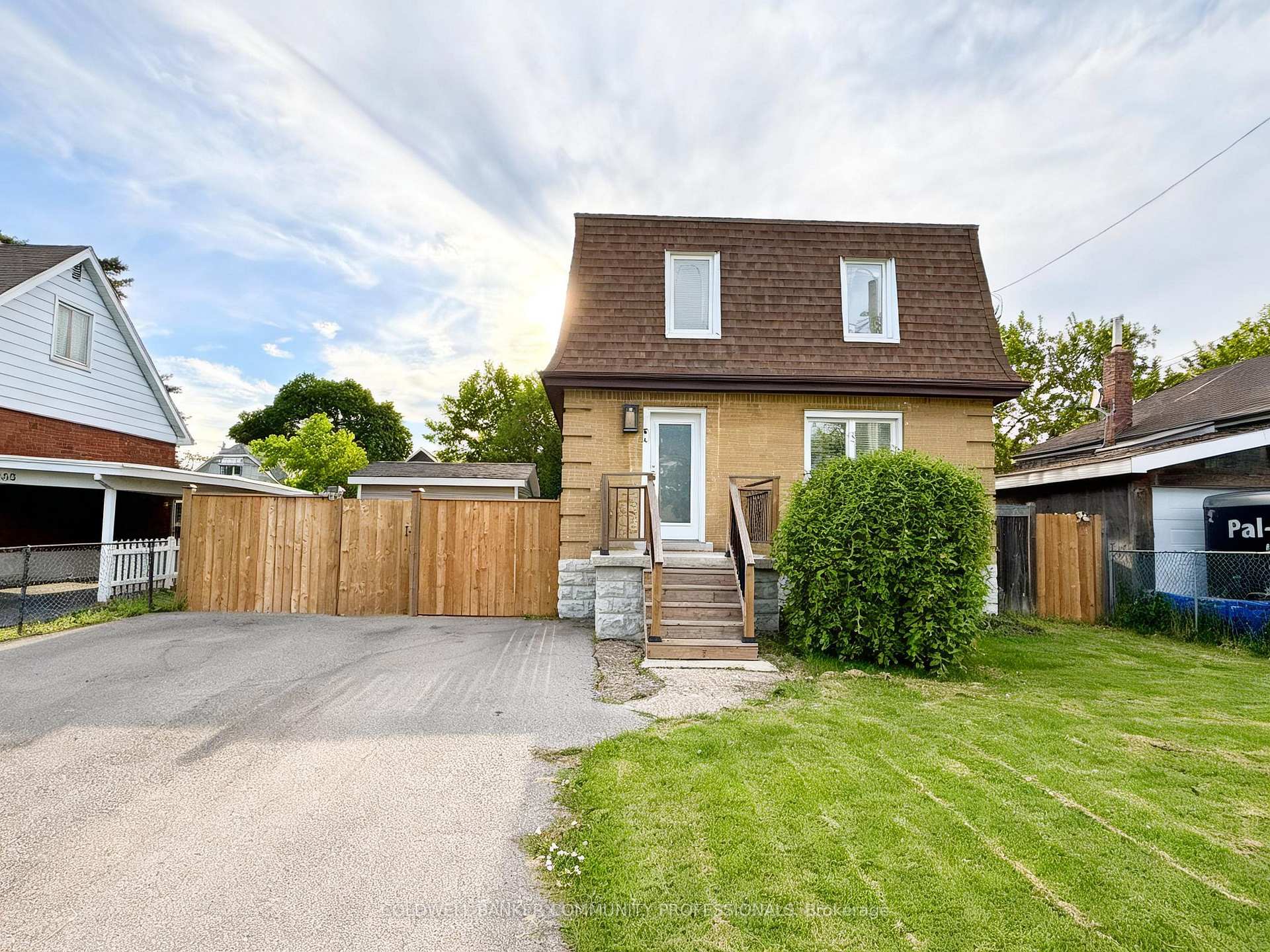Photo 4 of 94 Howard Avenue, Hamilton, Balfour — HOMEH