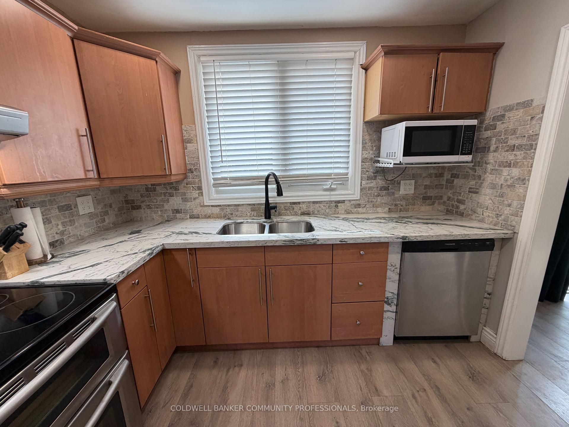 Photo 9 of 94 Howard Avenue, Hamilton, Balfour — HOMEH