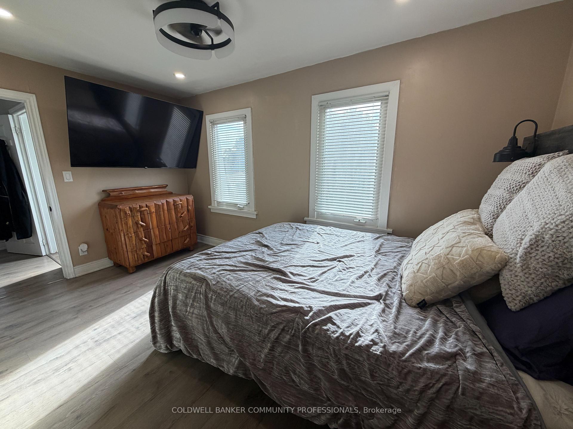 Photo 12 of 94 Howard Avenue, Hamilton, Balfour — HOMEH