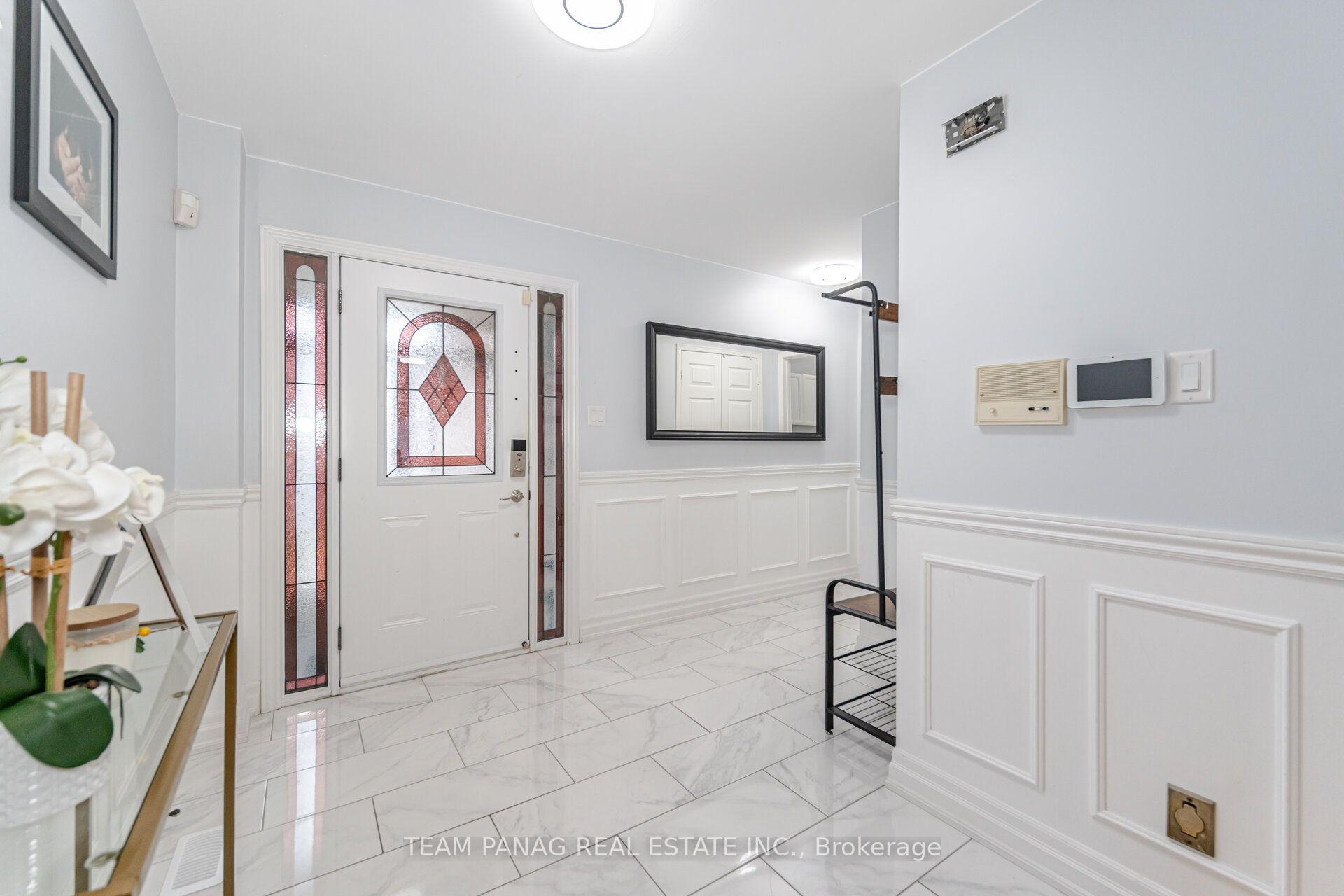 Photo 4 of 8 Drayglass Court, Brampton, Heart Lake East — HOMEH