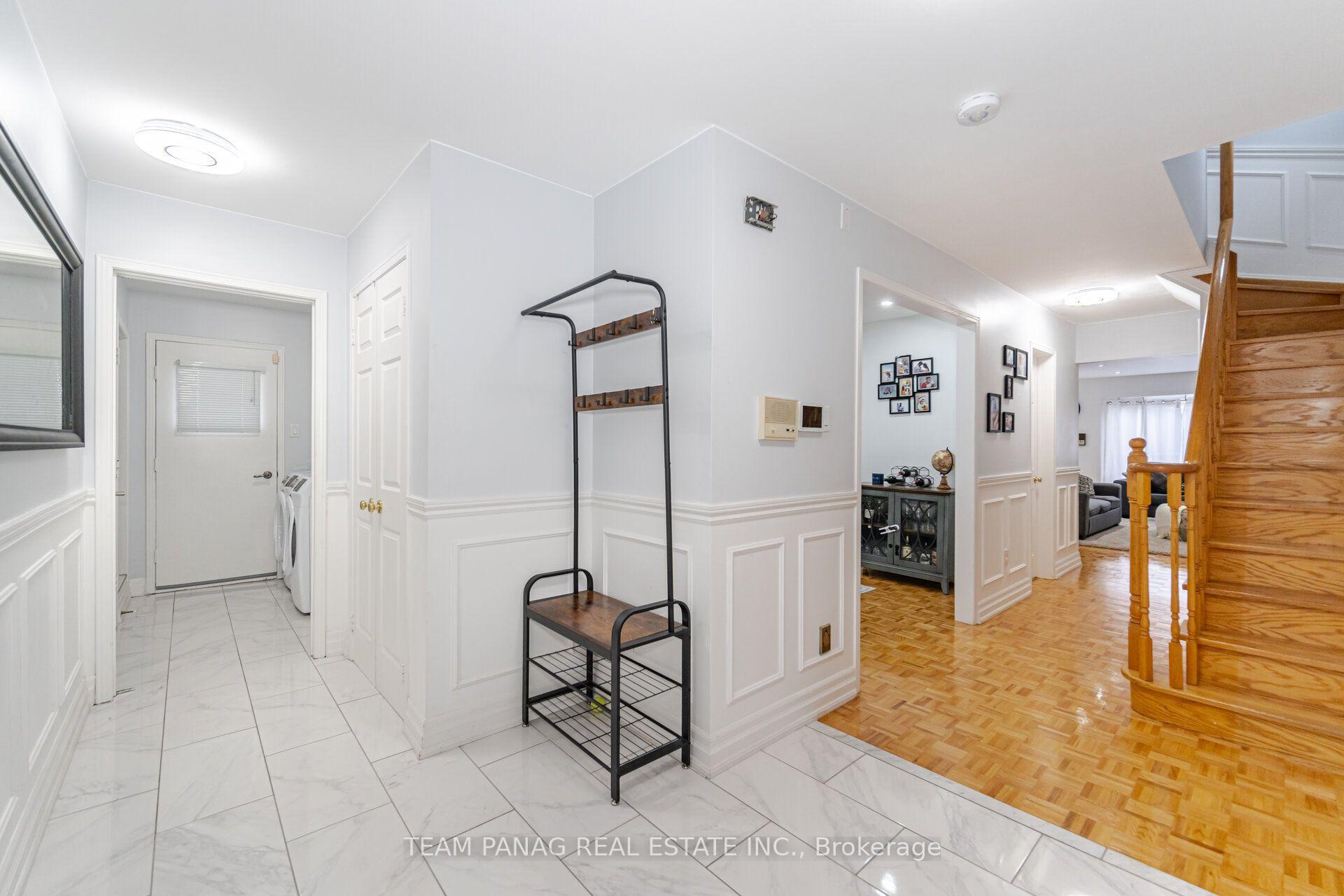 Photo 5 of 8 Drayglass Court, Brampton, Heart Lake East — HOMEH