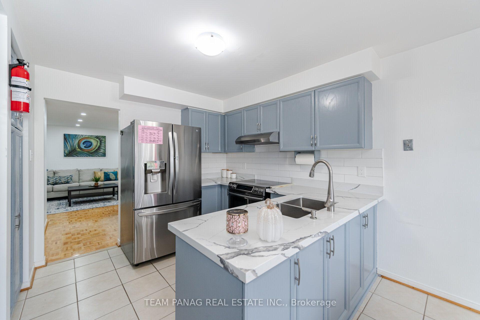 Photo 10 of 8 Drayglass Court, Brampton, Heart Lake East — HOMEH