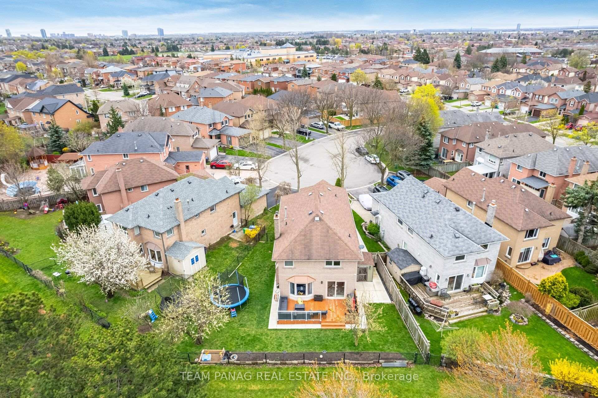 Photo 50 of 8 Drayglass Court, Brampton, Heart Lake East — HOMEH