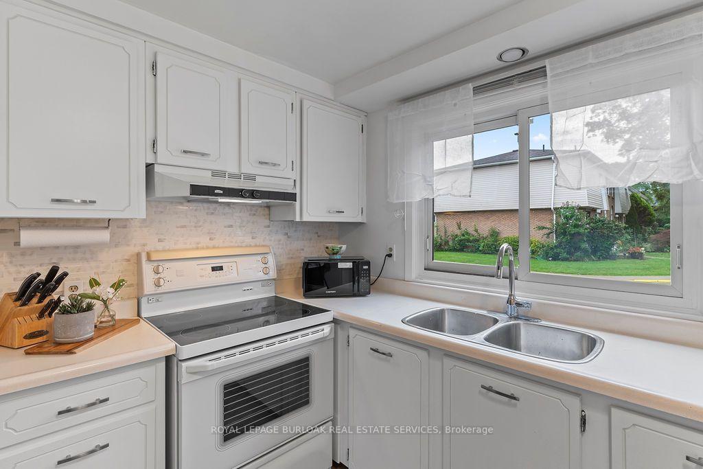 Photo 8 of Unit 43, 151 Gateshead Crescent, Hamilton, Stoney Creek — HOMEH