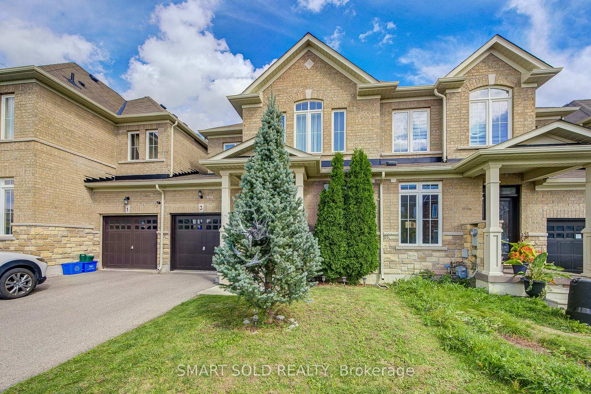 Photo 1 of 3 Chao Crescent, Richmond Hill, Oak Ridges — HOMEH
