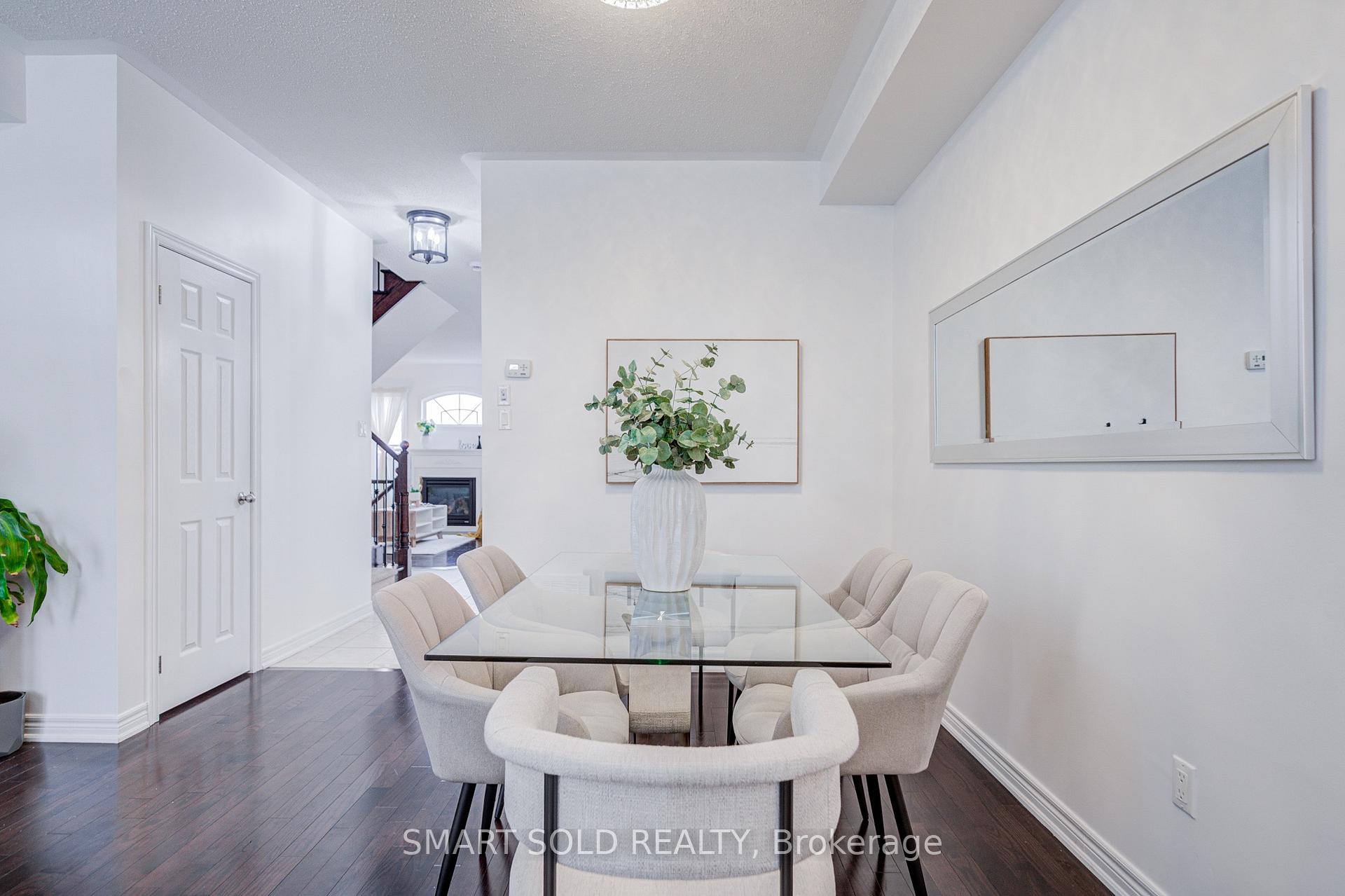 Photo 11 of 3 Chao Crescent, Richmond Hill, Oak Ridges — HOMEH