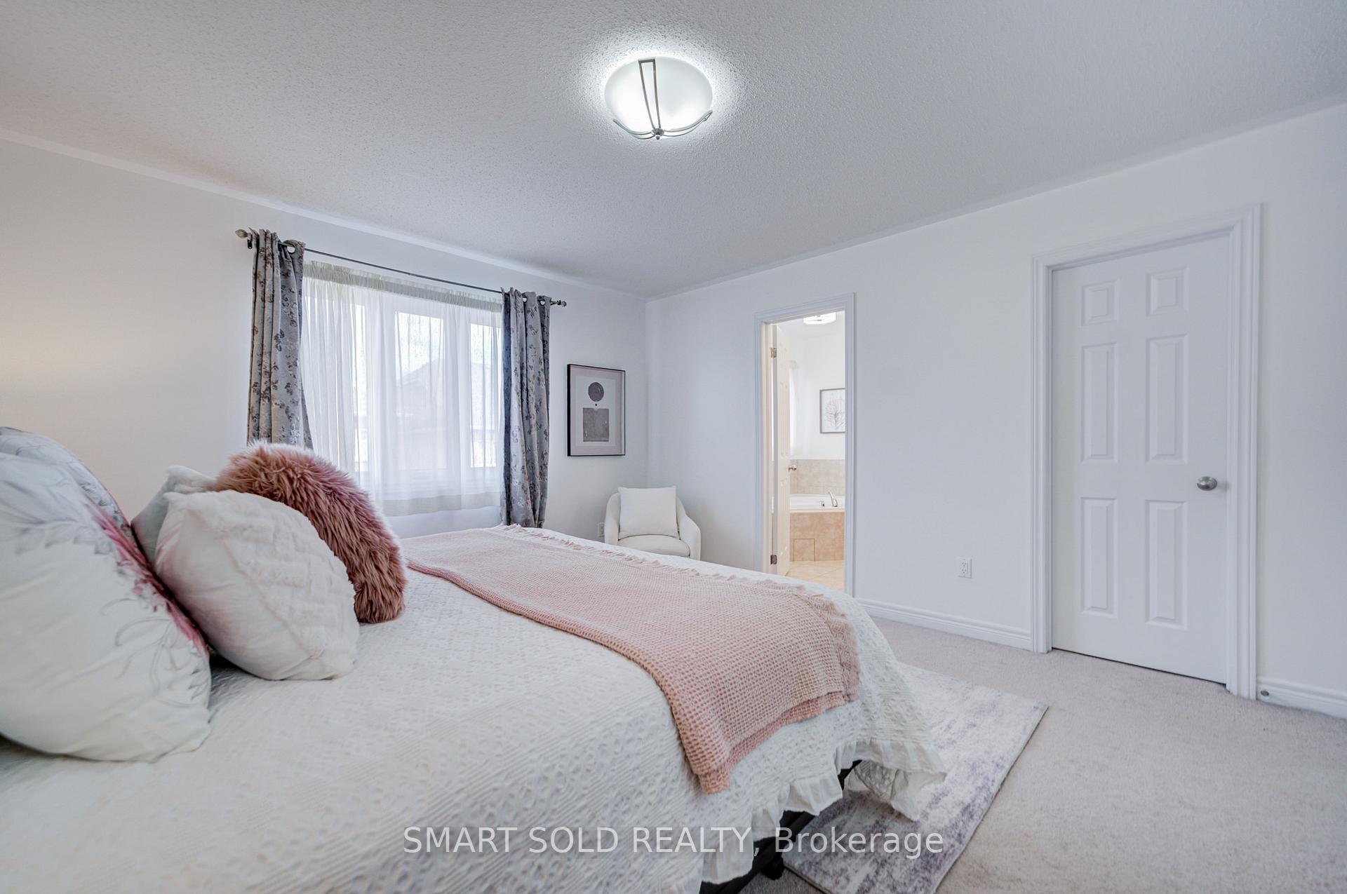 Photo 31 of 3 Chao Crescent, Richmond Hill, Oak Ridges — HOMEH
