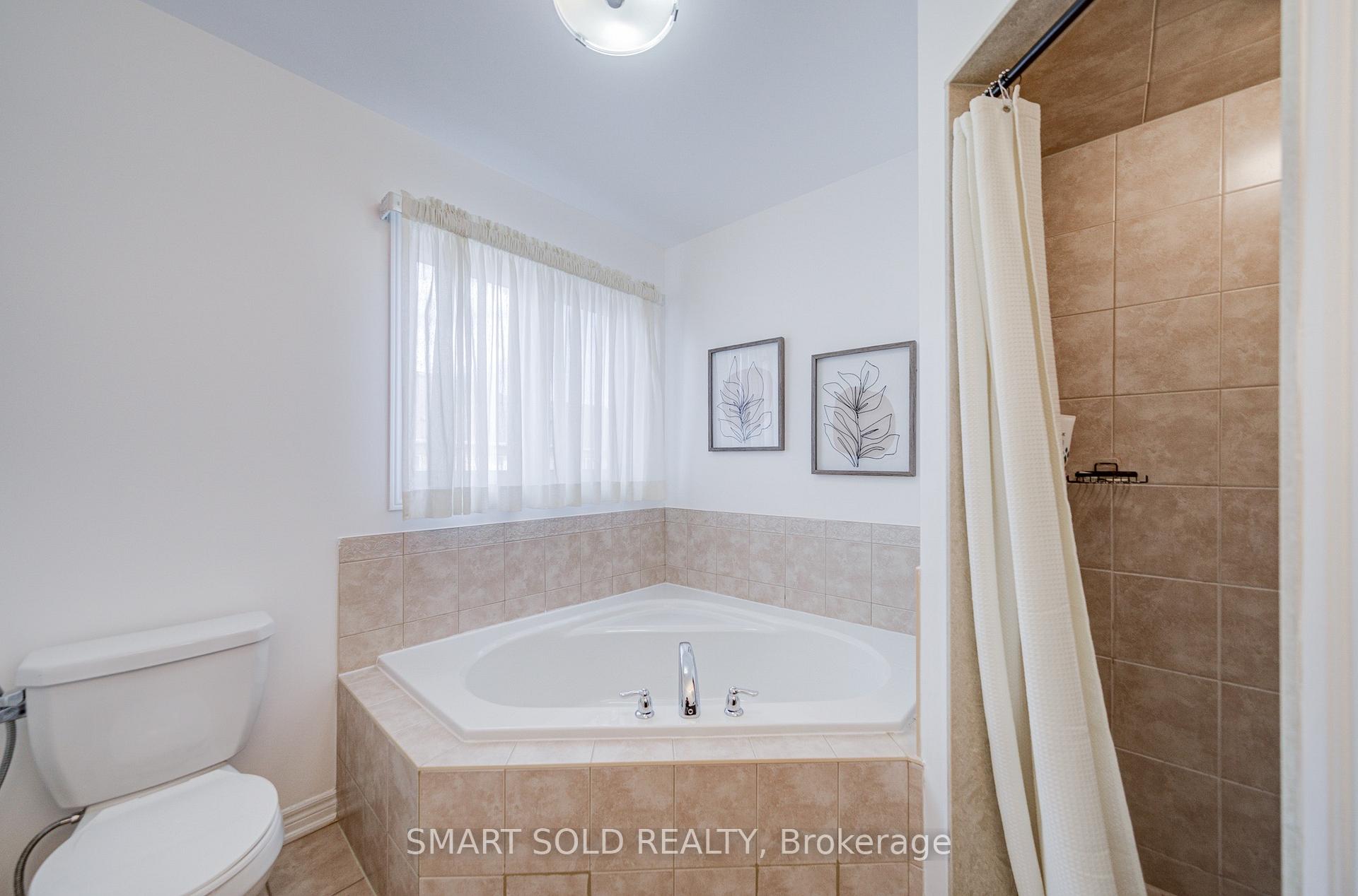 Photo 32 of 3 Chao Crescent, Richmond Hill, Oak Ridges — HOMEH