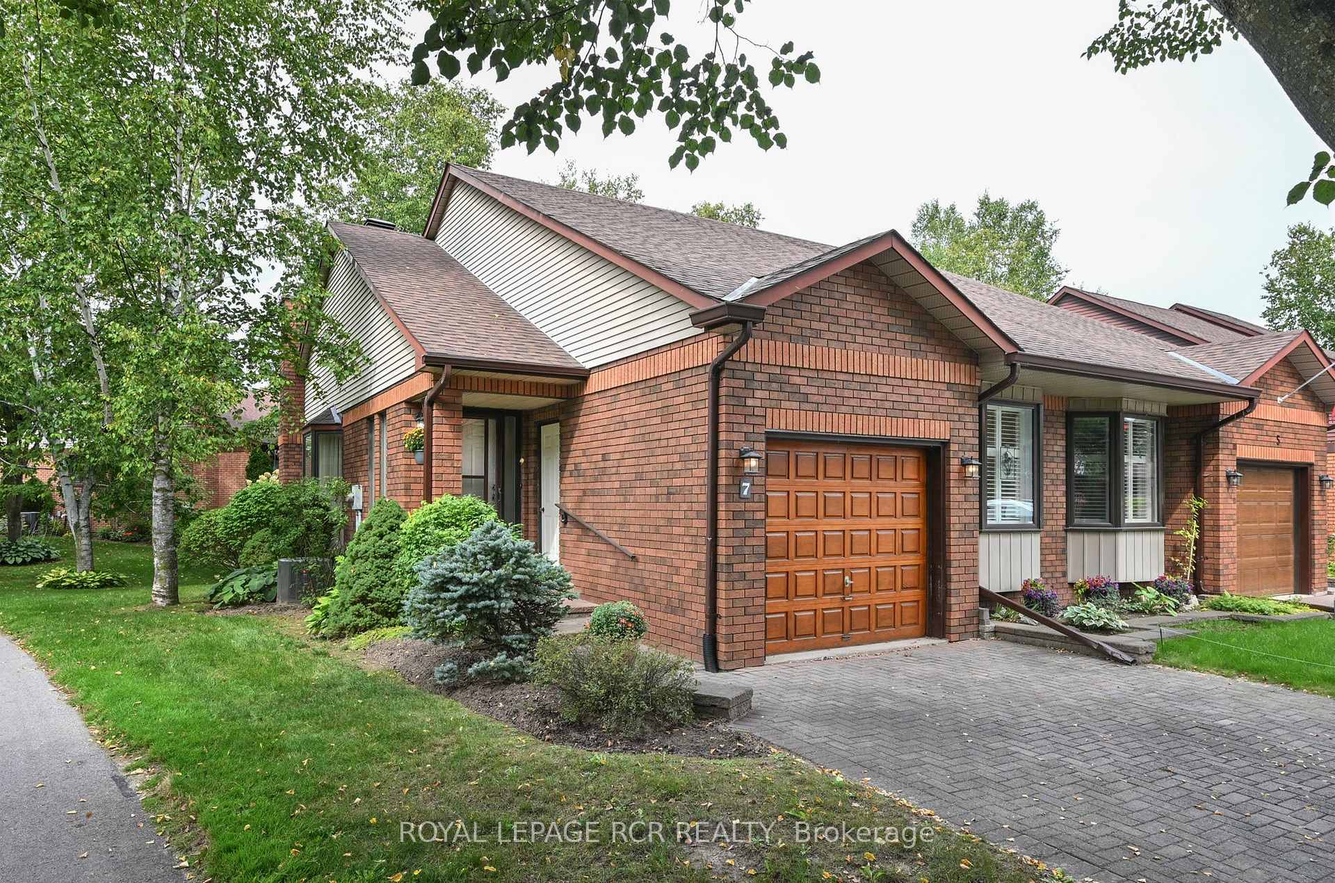 Photo 2 of 7 Dell Arbor Crescent, New Tecumseth, Alliston — HOMEH