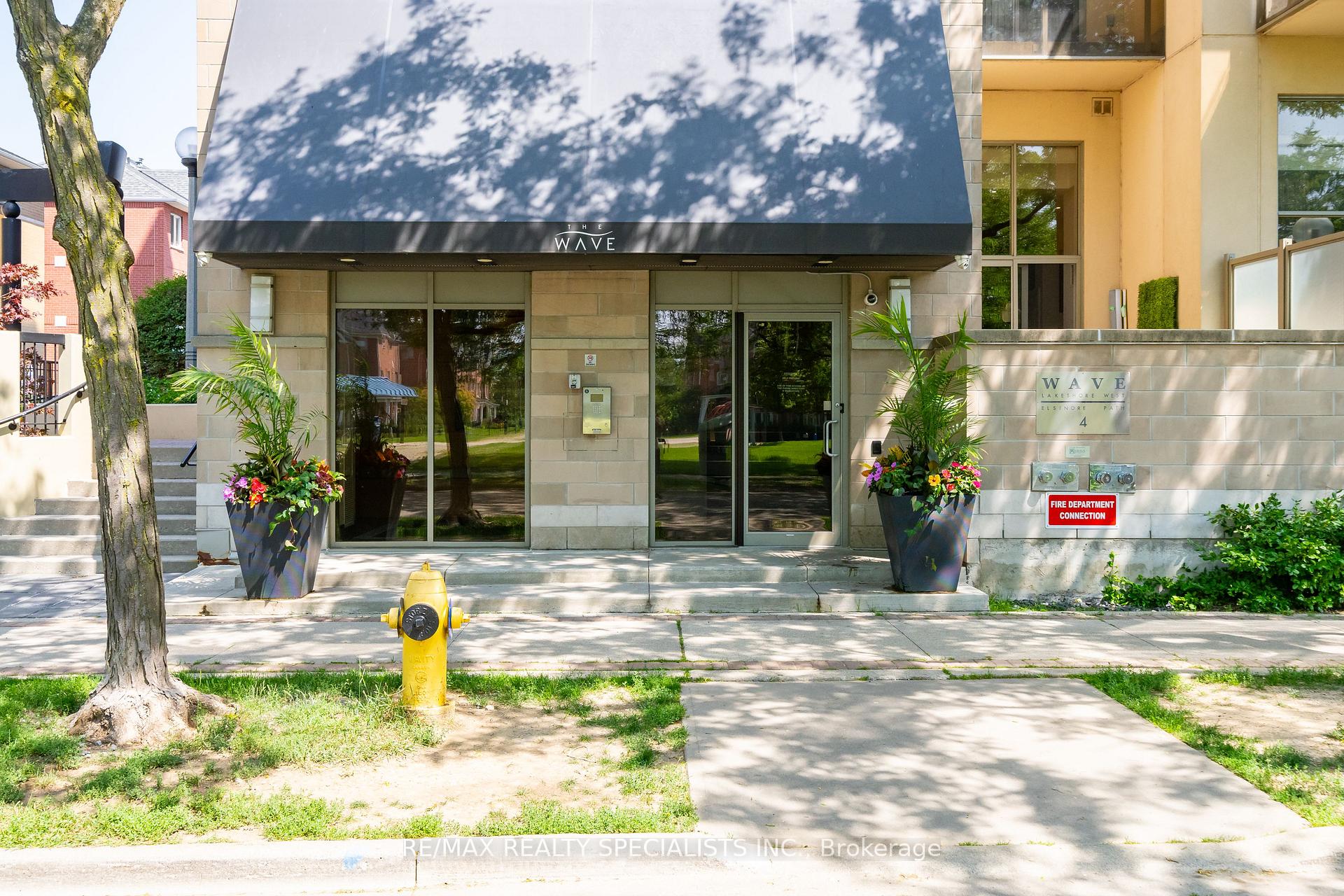 Photo 2 of Unit 514, 4 Elsinore Path, Etobicoke, New Toronto — HOMEH
