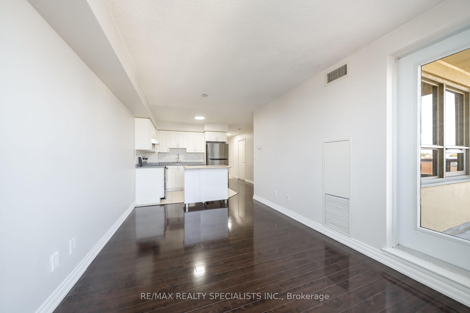 Photo 5 of Unit 514, 4 Elsinore Path, Etobicoke, New Toronto — HOMEH