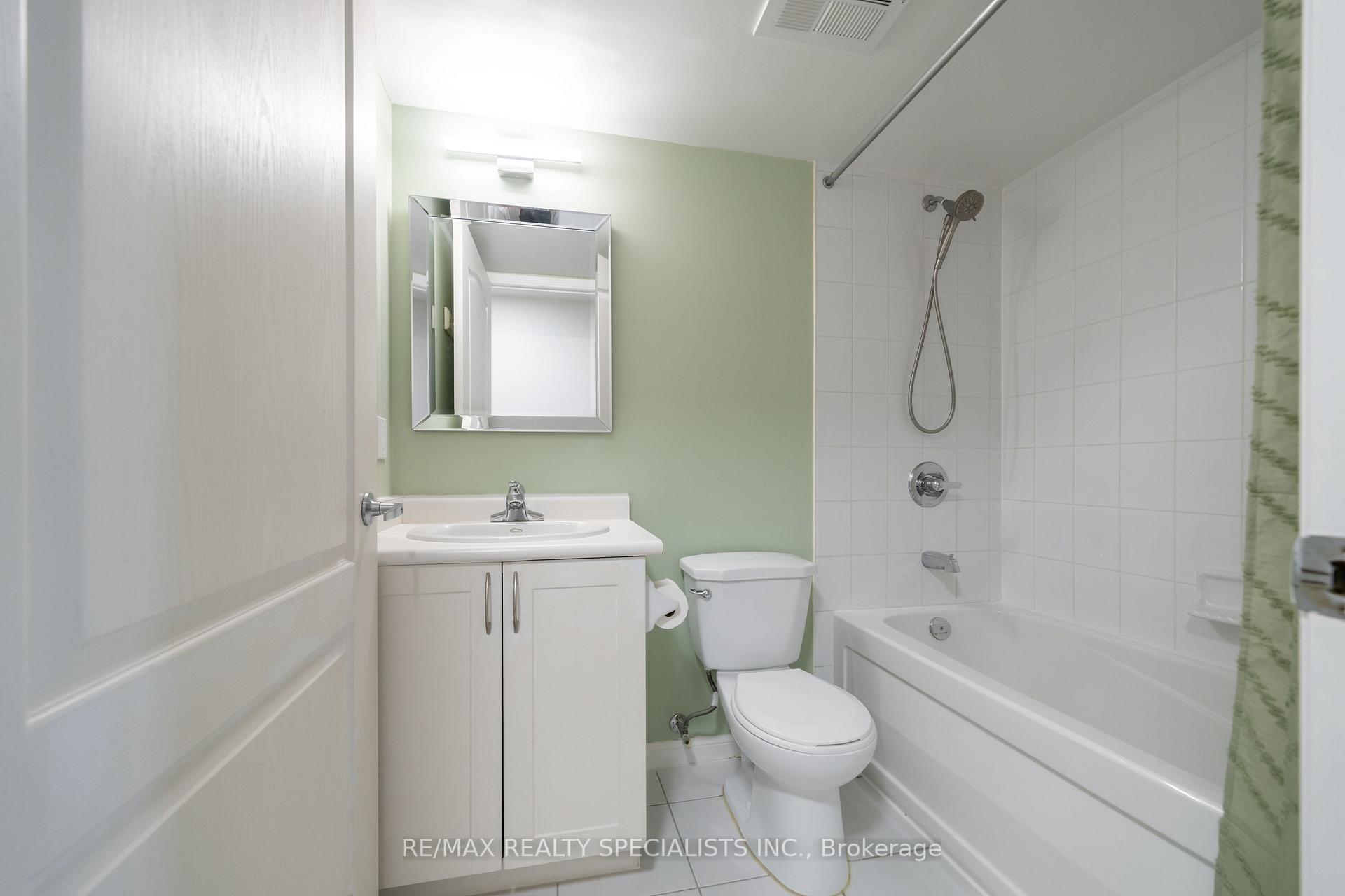 Photo 10 of Unit 514, 4 Elsinore Path, Etobicoke, New Toronto — HOMEH