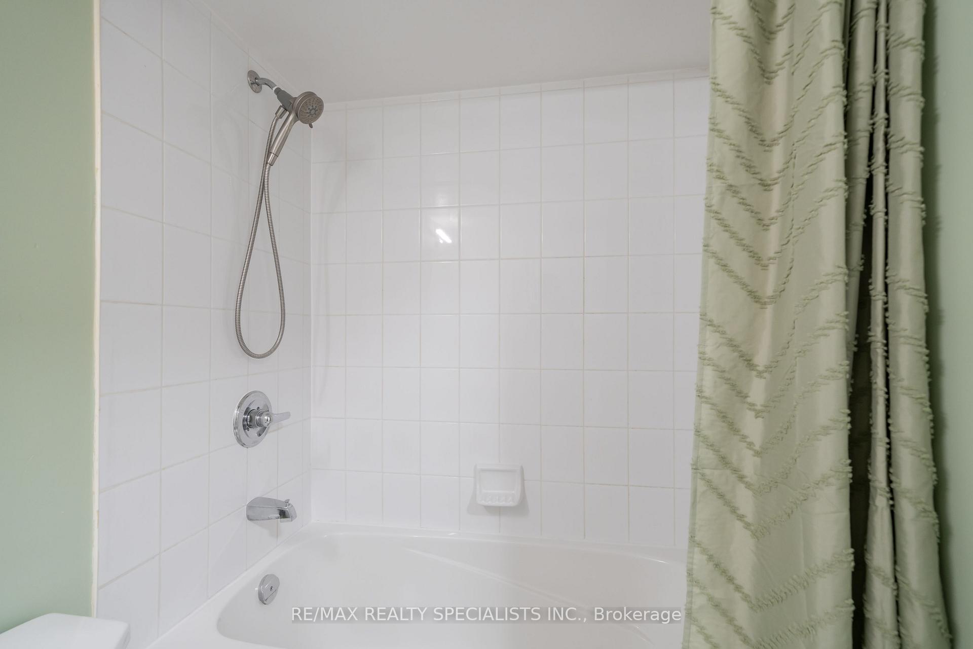 Photo 11 of Unit 514, 4 Elsinore Path, Etobicoke, New Toronto — HOMEH