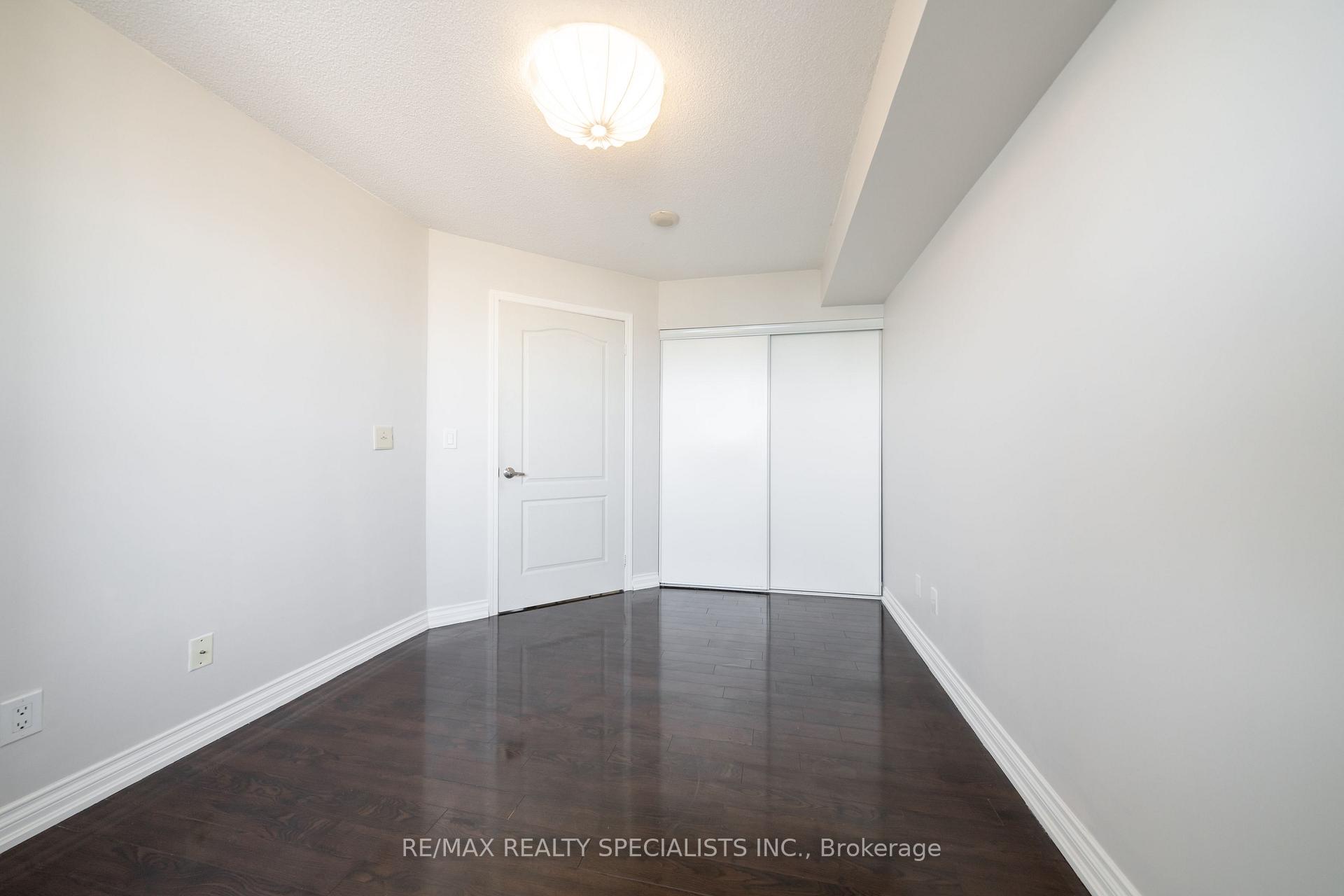 Photo 12 of Unit 514, 4 Elsinore Path, Etobicoke, New Toronto — HOMEH