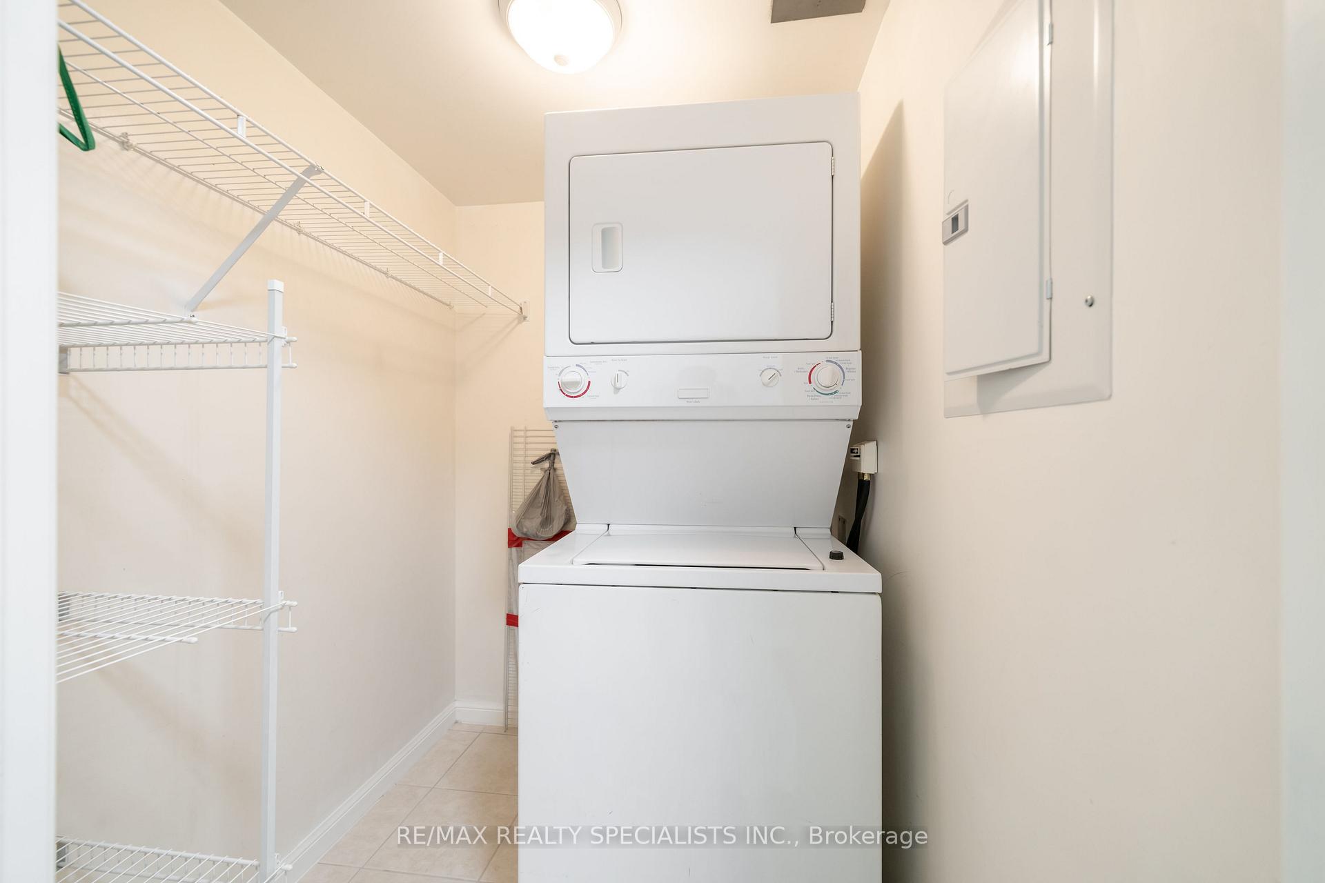 Photo 14 of Unit 514, 4 Elsinore Path, Etobicoke, New Toronto — HOMEH