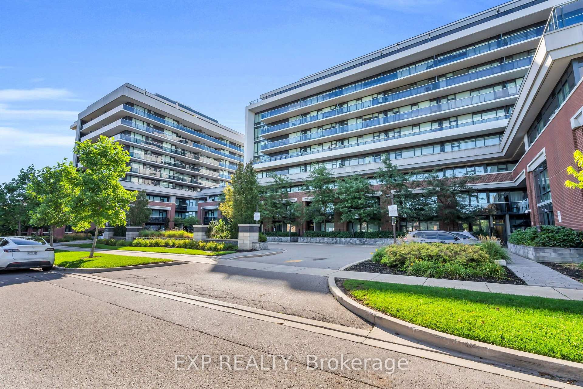 Photo 5 of Unit 421, 4800 Highway 7, Vaughan, East Woodbridge — HOMEH
