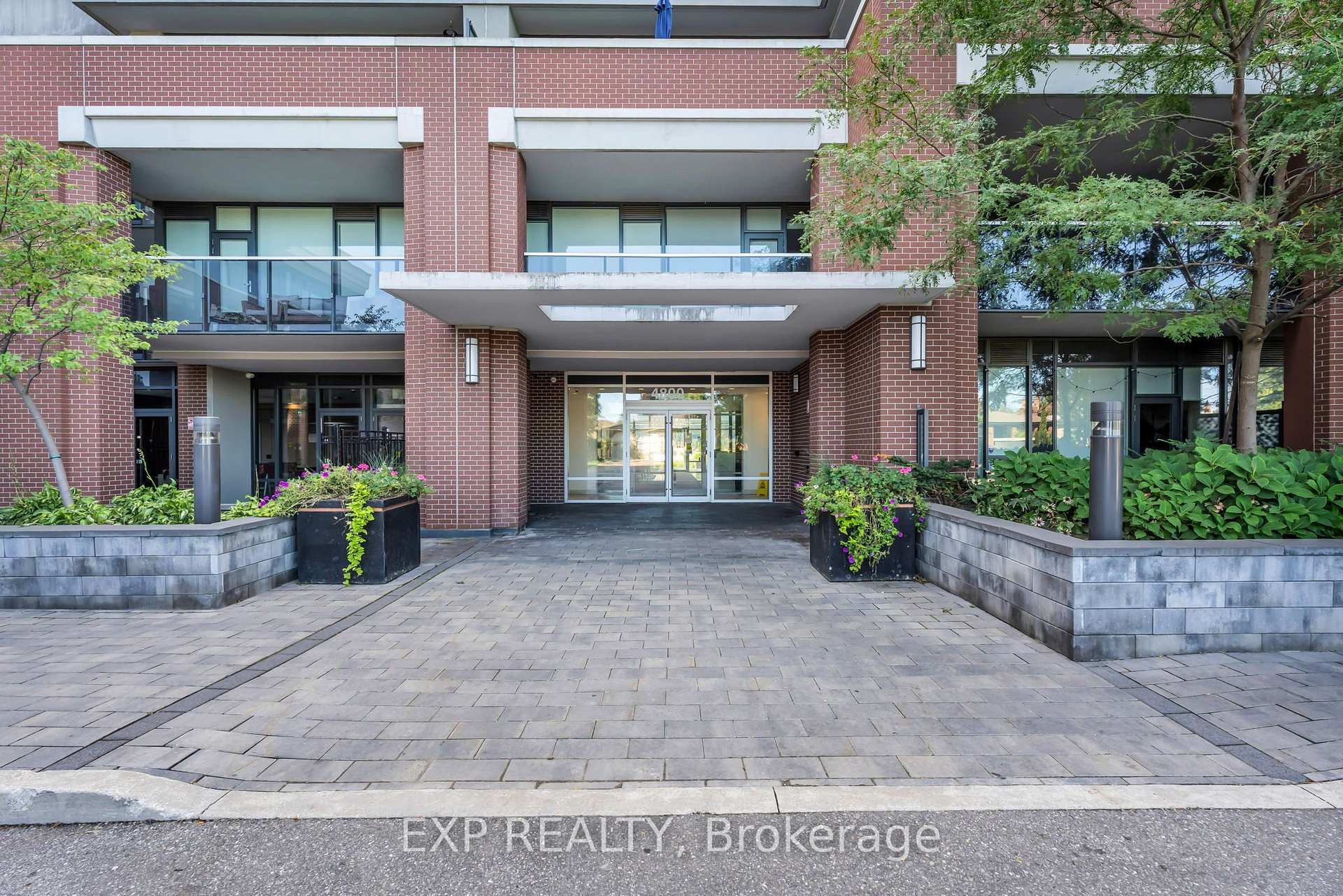 Photo 6 of Unit 421, 4800 Highway 7, Vaughan, East Woodbridge — HOMEH