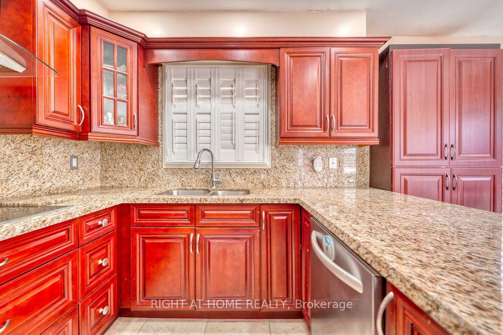 Photo 12 of 4769 Rosebush Road, Mississauga, East Credit — HOMEH