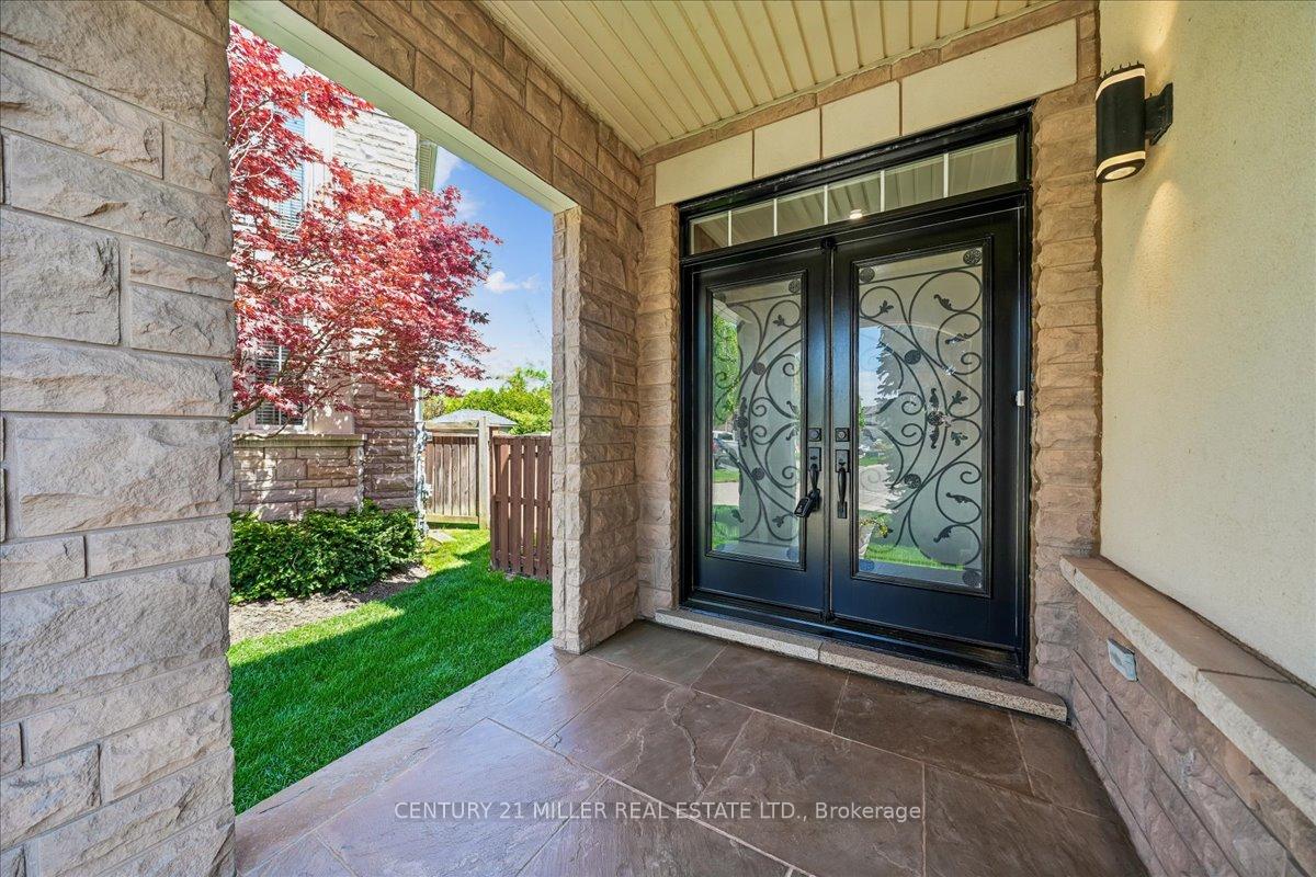 Photo 3 of 2371 Calloway Drive, Oakville, Westmount — HOMEH