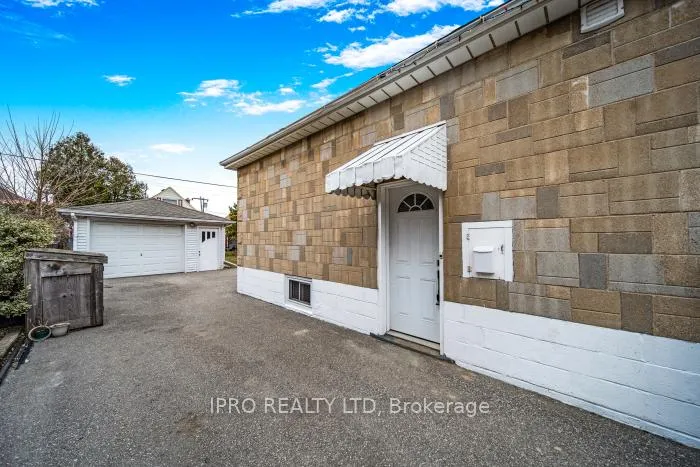 Photo 4 of 146 Glencarry Avenue, Hamilton, Glenview — HOMEH