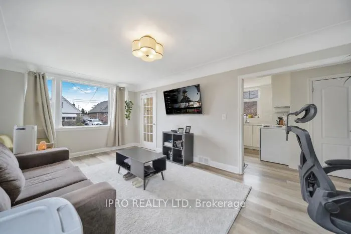 Photo 10 of 146 Glencarry Avenue, Hamilton, Glenview — HOMEH