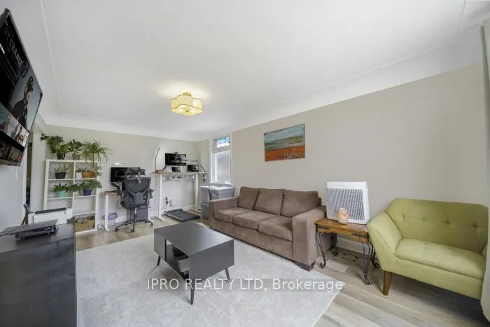 Photo 11 of 146 Glencarry Avenue, Hamilton, Glenview — HOMEH