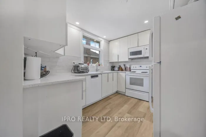 Photo 12 of 146 Glencarry Avenue, Hamilton, Glenview — HOMEH