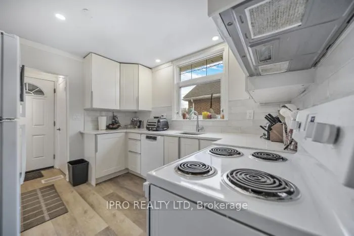 Photo 14 of 146 Glencarry Avenue, Hamilton, Glenview — HOMEH