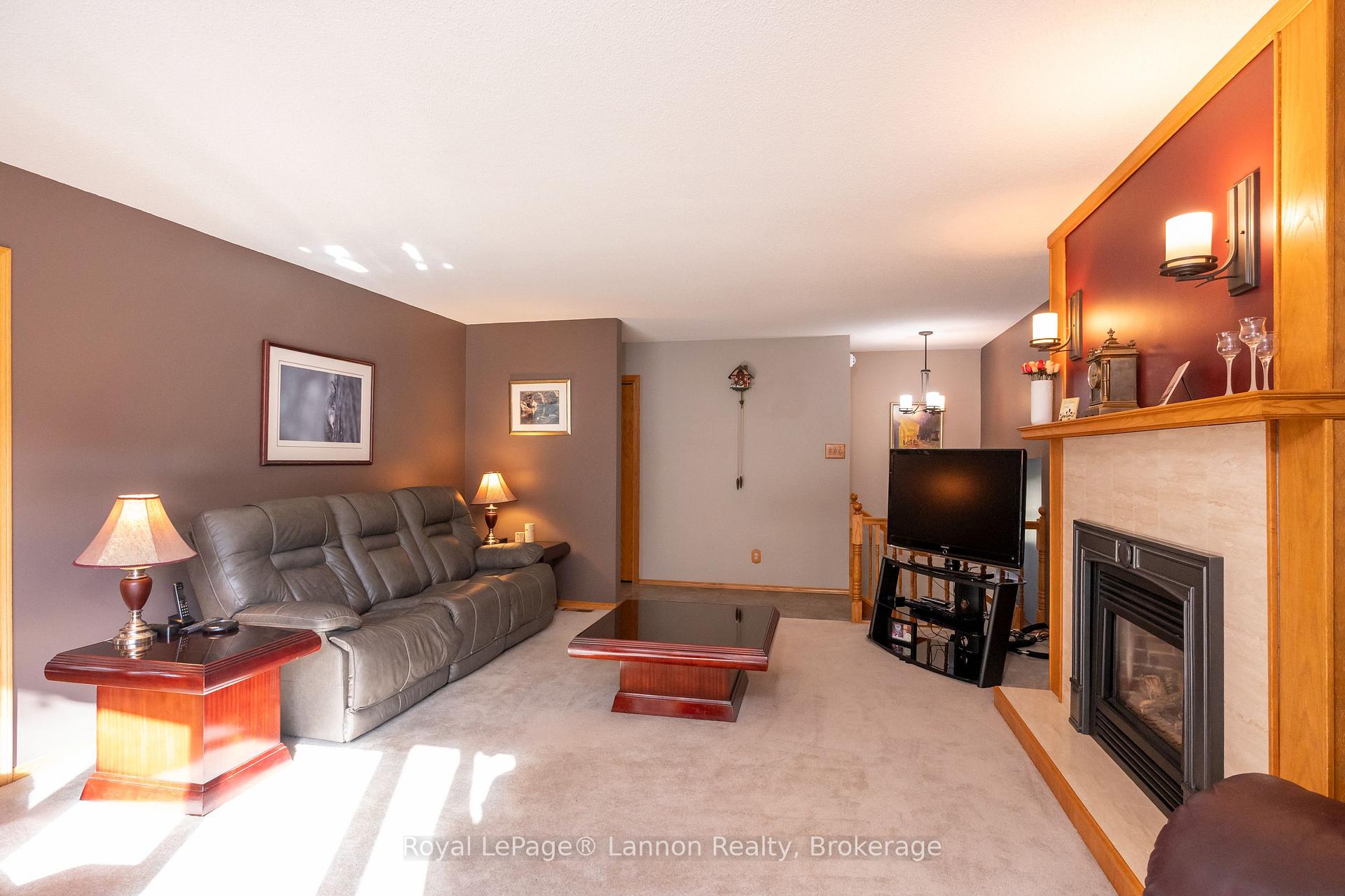 Photo 12 of 110 Chercover Drive, Thunder Bay, John Street South — HOMEH