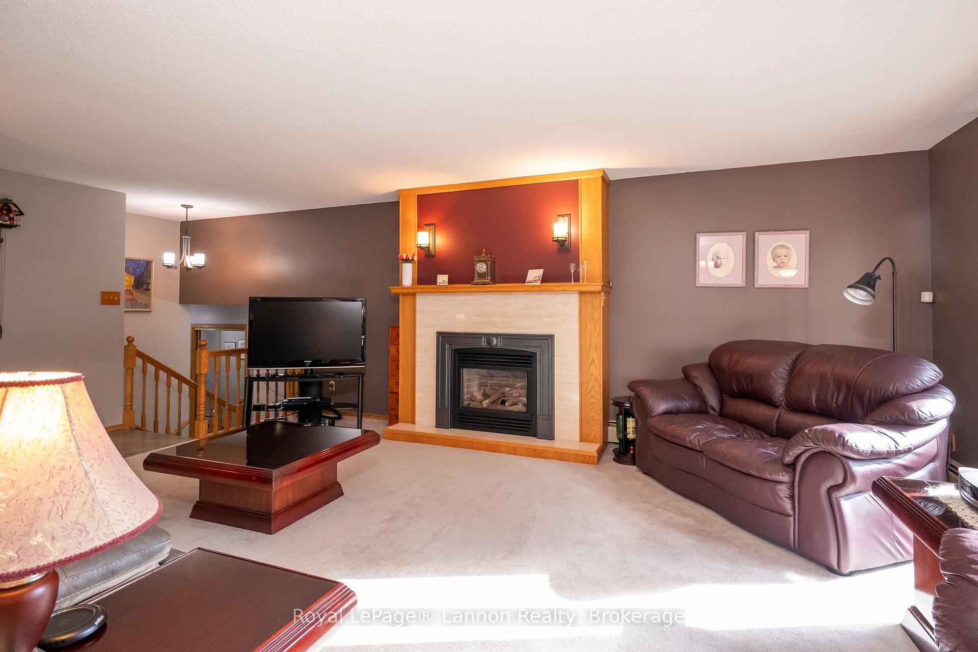 Photo 11 of 110 Chercover Drive, Thunder Bay, John Street South — HOMEH