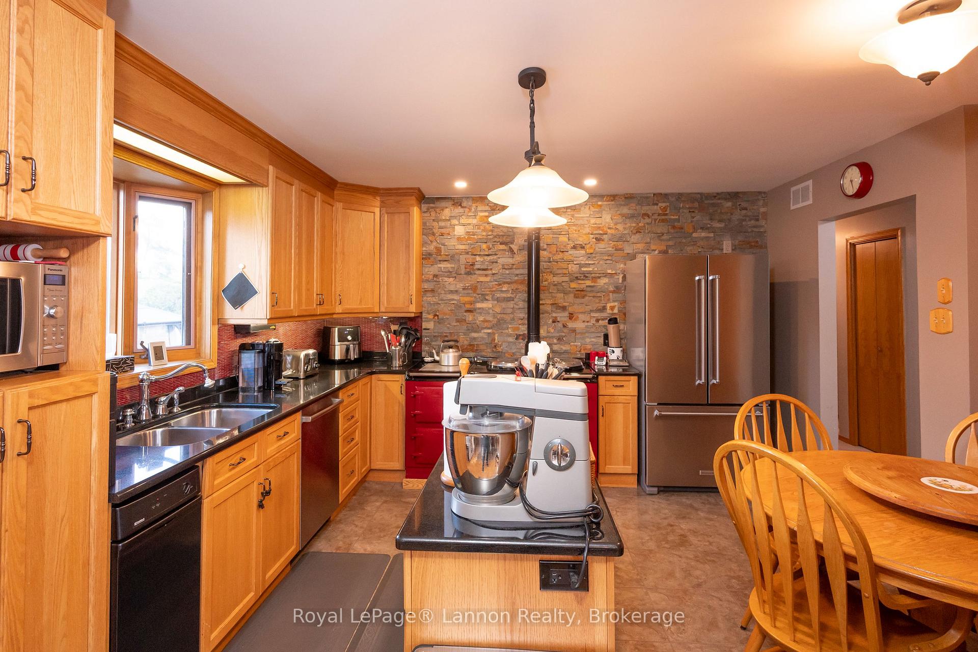 Photo 19 of 110 Chercover Drive, Thunder Bay, John Street South — HOMEH