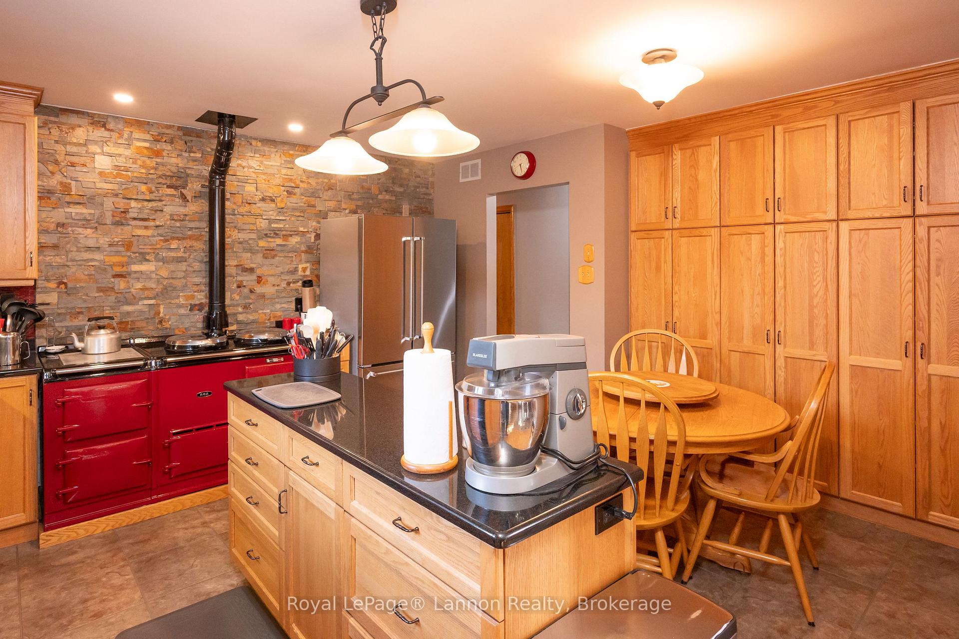 Photo 20 of 110 Chercover Drive, Thunder Bay, John Street South — HOMEH