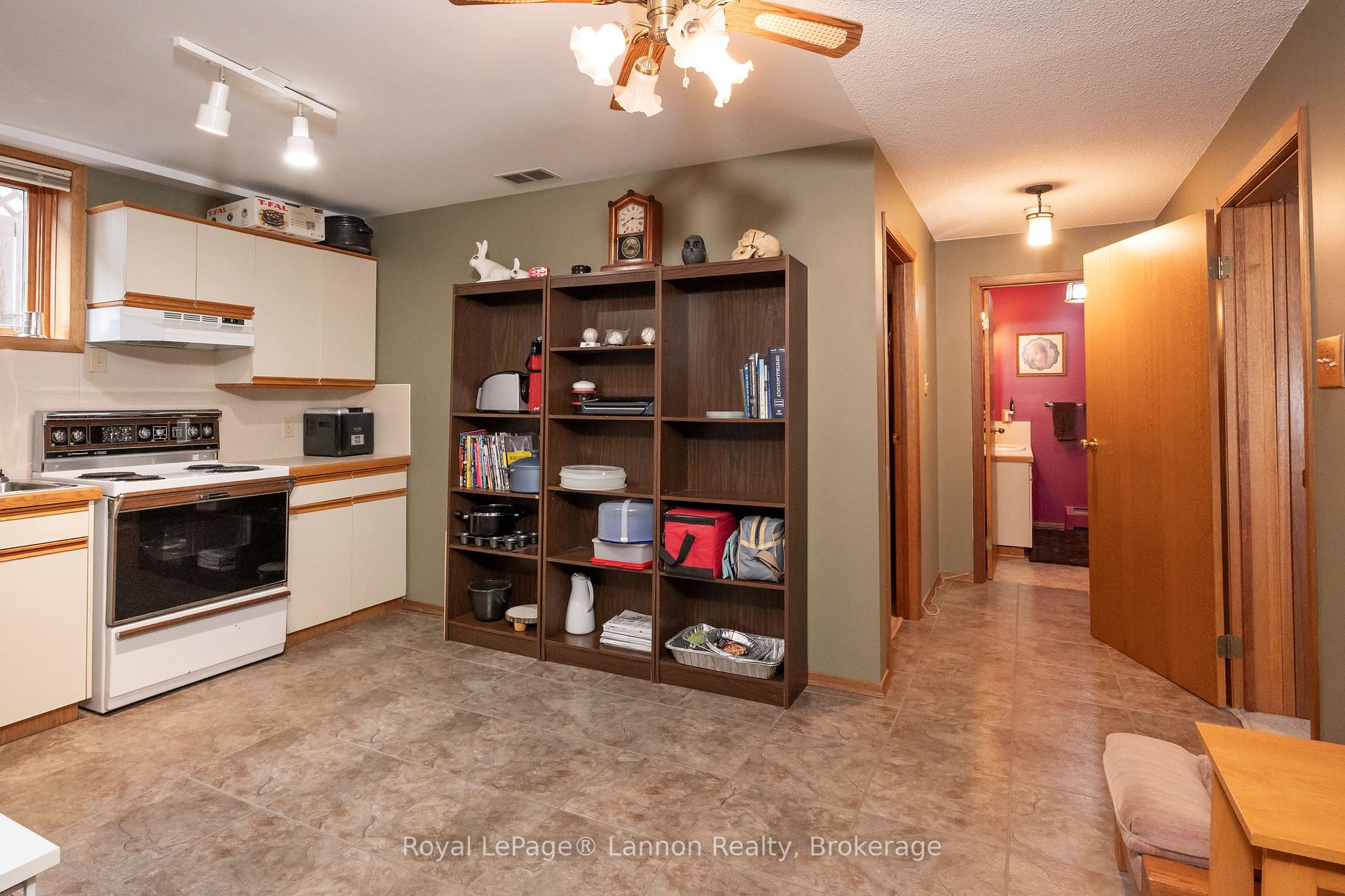 Photo 37 of 110 Chercover Drive, Thunder Bay, John Street South — HOMEH