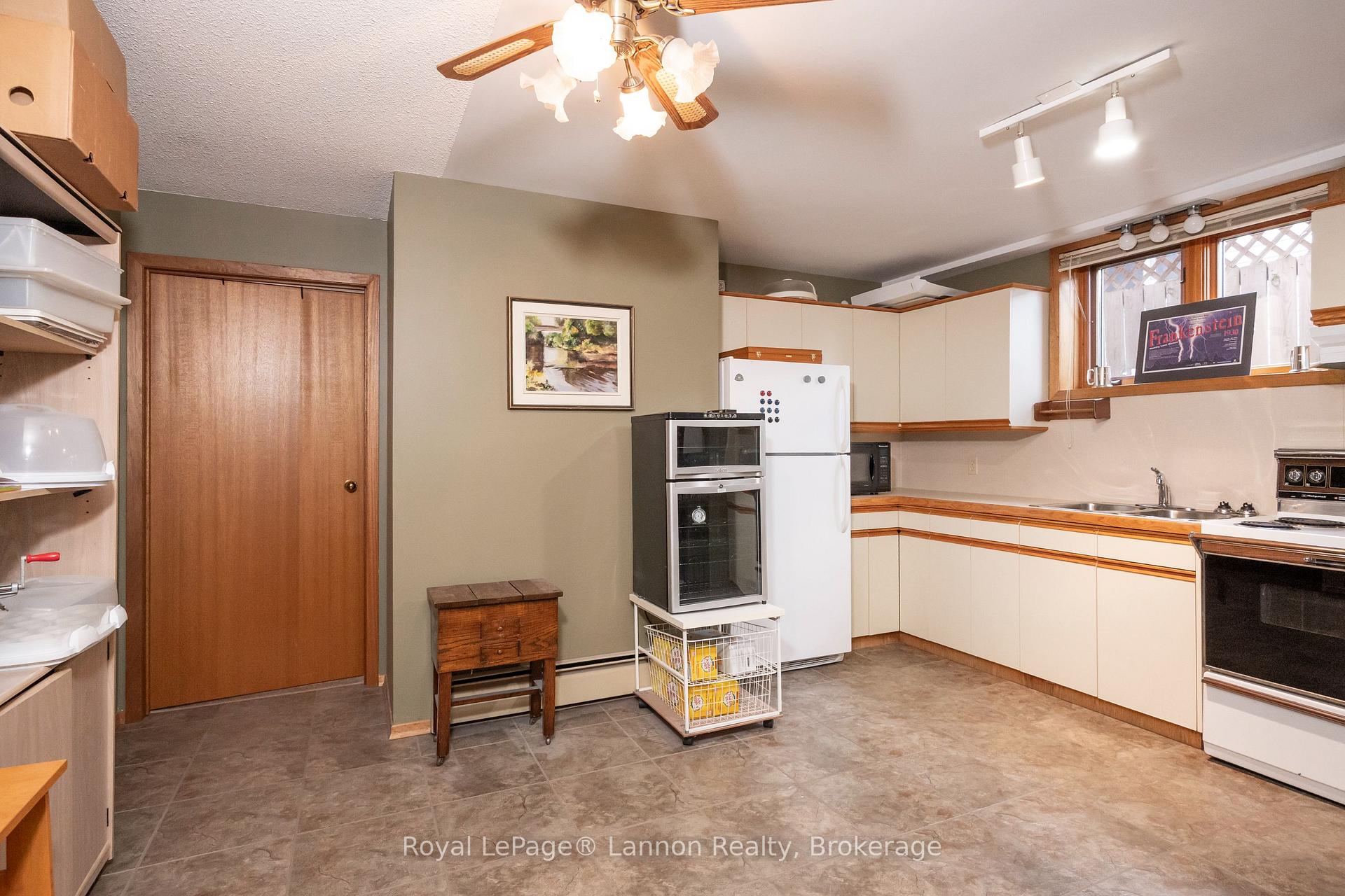Photo 36 of 110 Chercover Drive, Thunder Bay, John Street South — HOMEH