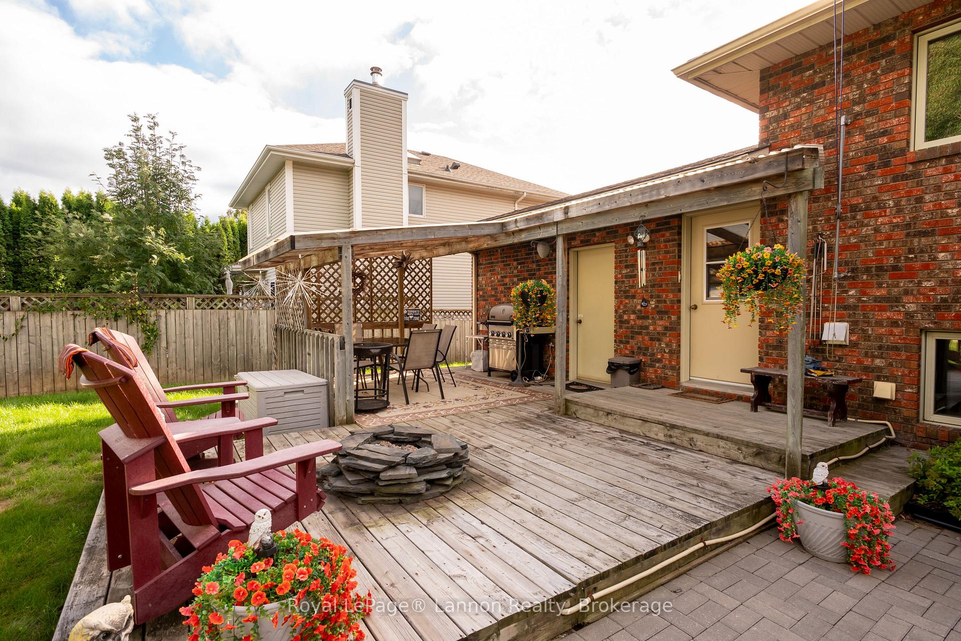 Photo 6 of 110 Chercover Drive, Thunder Bay, John Street South — HOMEH