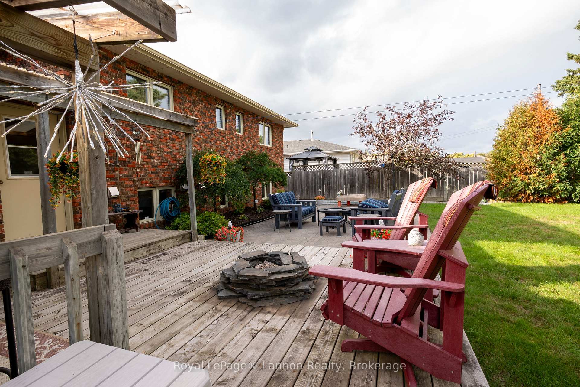 Photo 5 of 110 Chercover Drive, Thunder Bay, John Street South — HOMEH
