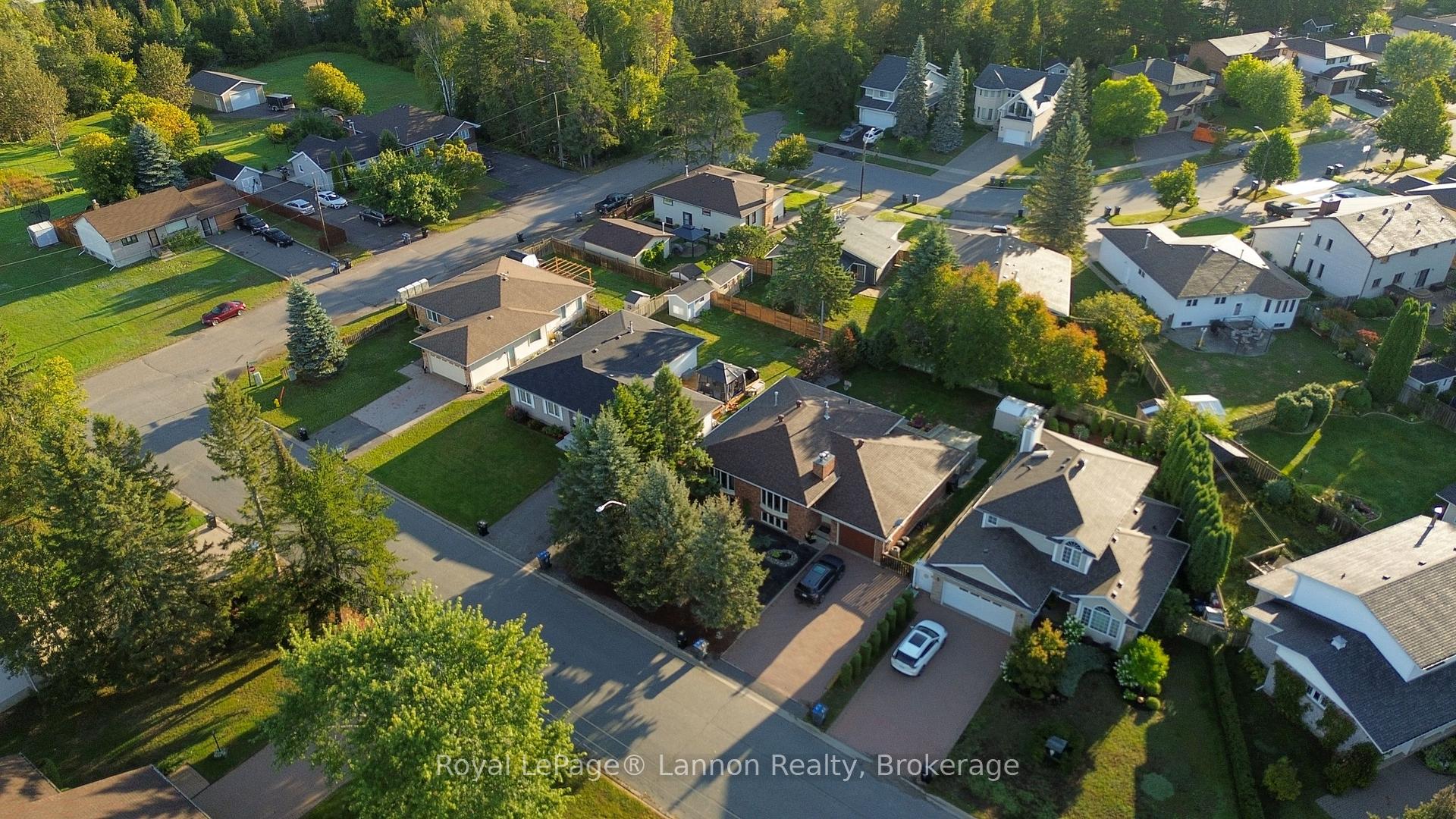 Photo 8 of 110 Chercover Drive, Thunder Bay, John Street South — HOMEH
