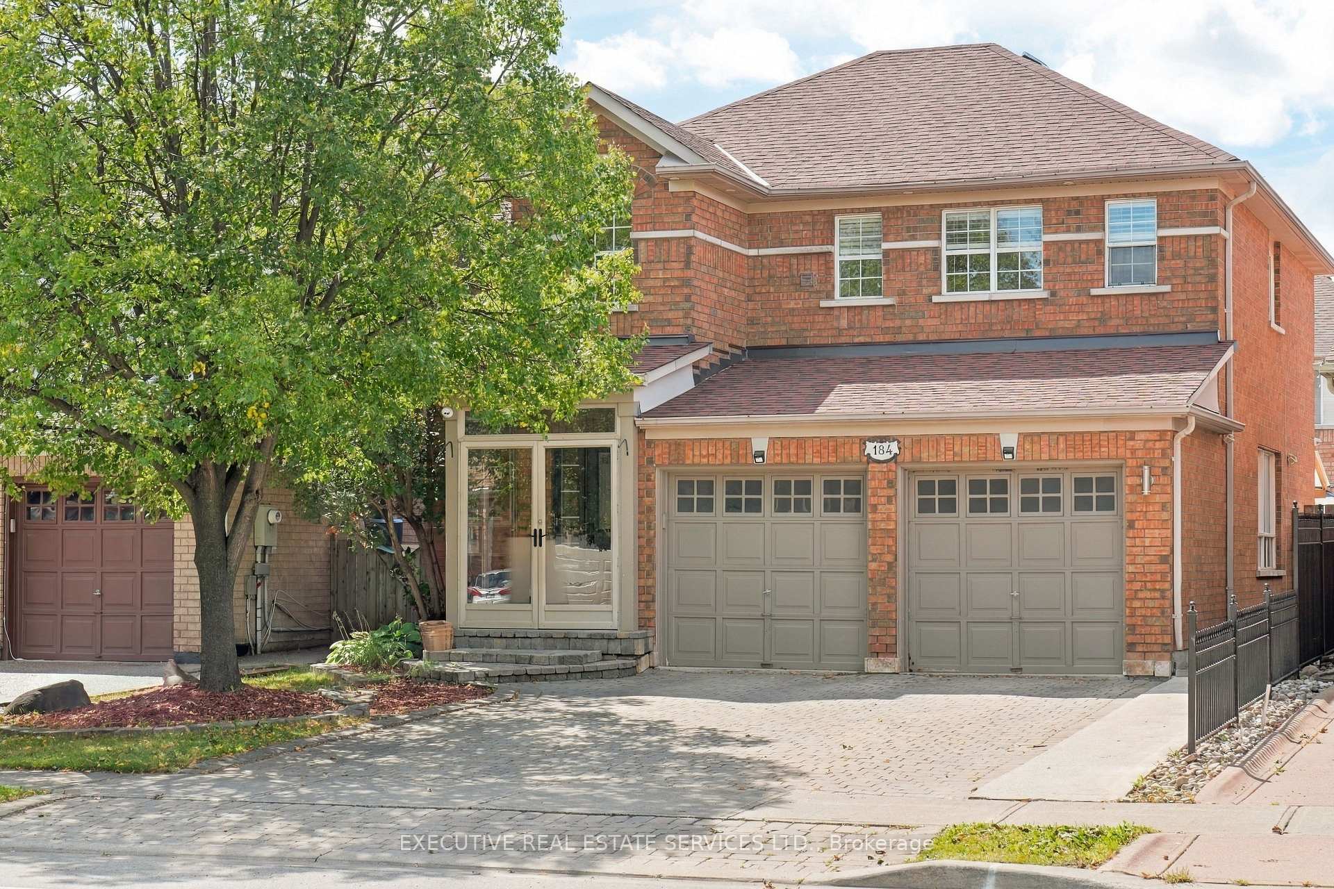 Photo 2 of 184 Queen Mary Drive, Brampton, Fletcher's Meadow — HOMEH